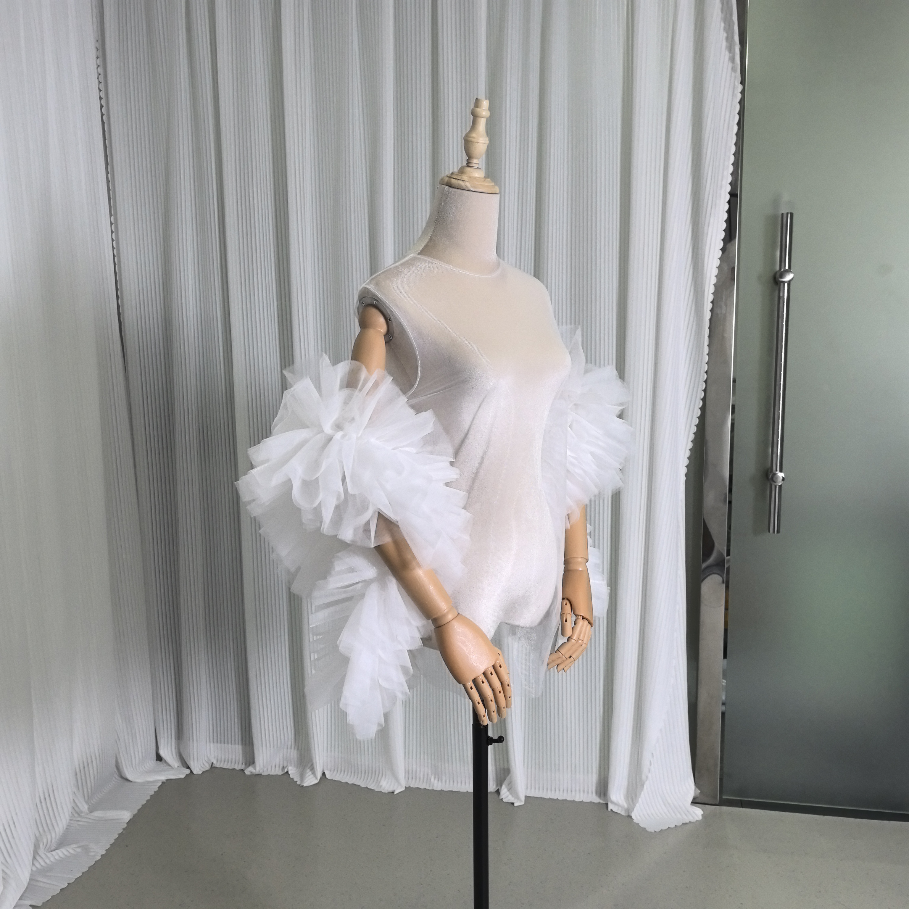 人気上昇！ トップス オフホワイト ソフトチュール フリル袖 色直し 結婚式 ウェディングドレス