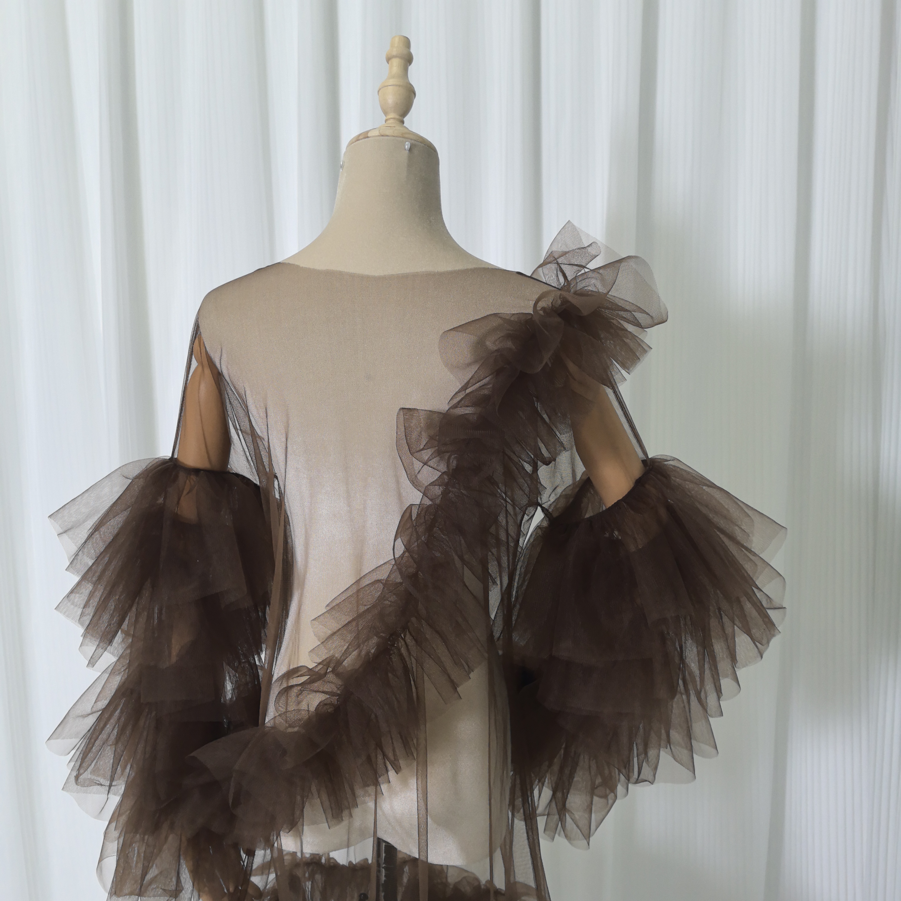 トップス コーヒーの色 フリル袖 デザイン感 ソフトチュール 色直し 妊婦 前撮り