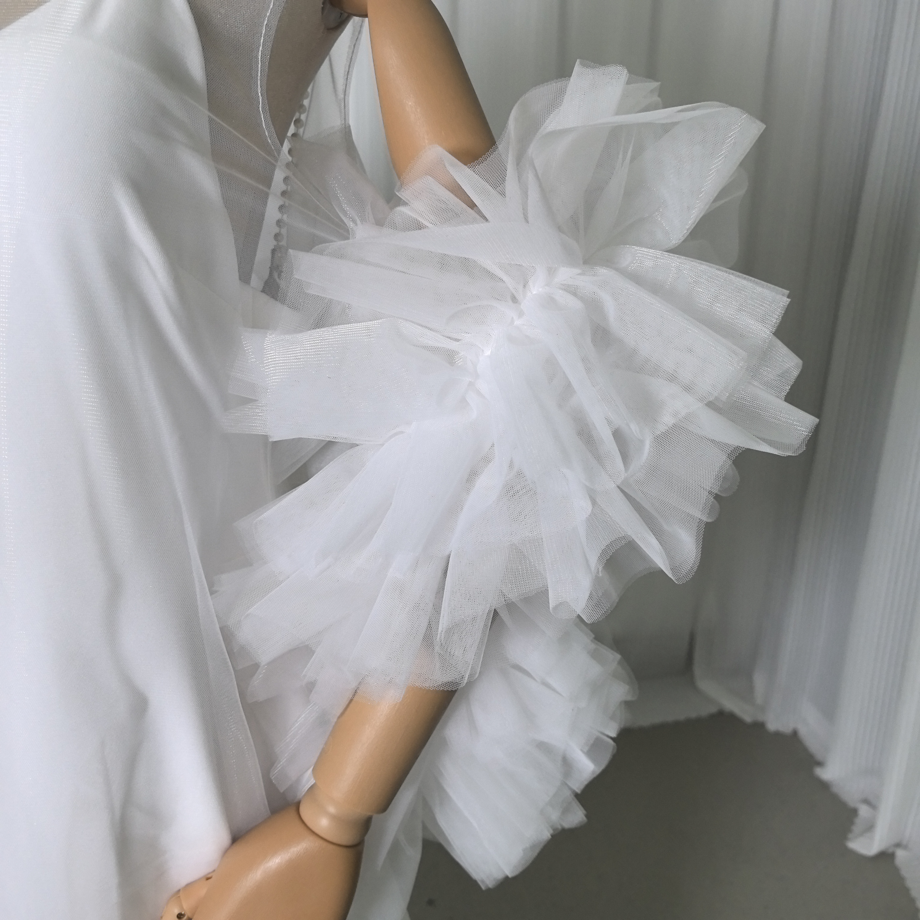 人気上昇！2ways ウエディングドレス+トップス フリル袖 パール スレンダーライン ソフトチュール 背中見せ 前撮り