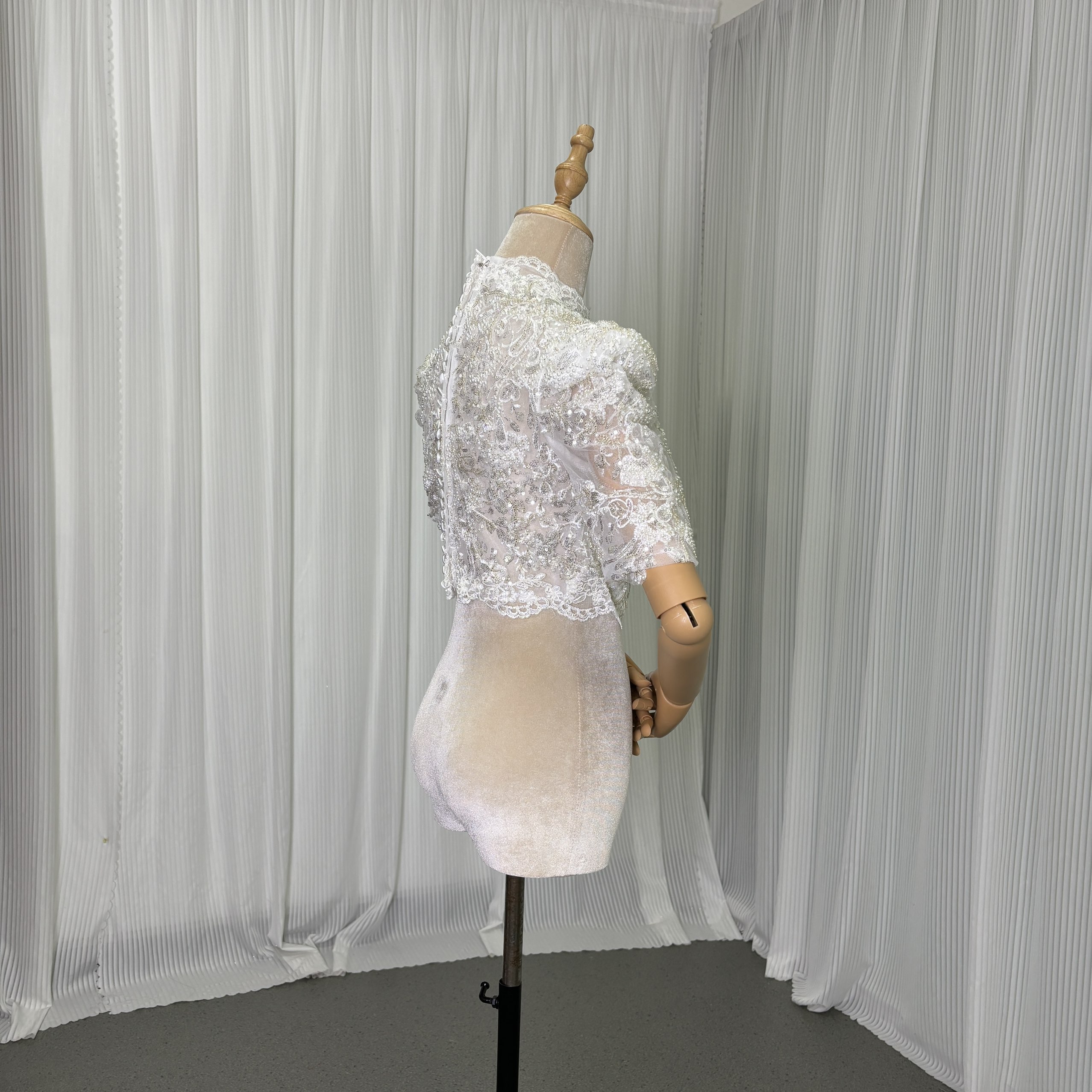 人気上昇！ボレロ 美しい花レース キラキラスパンコール 半袖 くるみボタン 可愛い 結婚式/前撮り