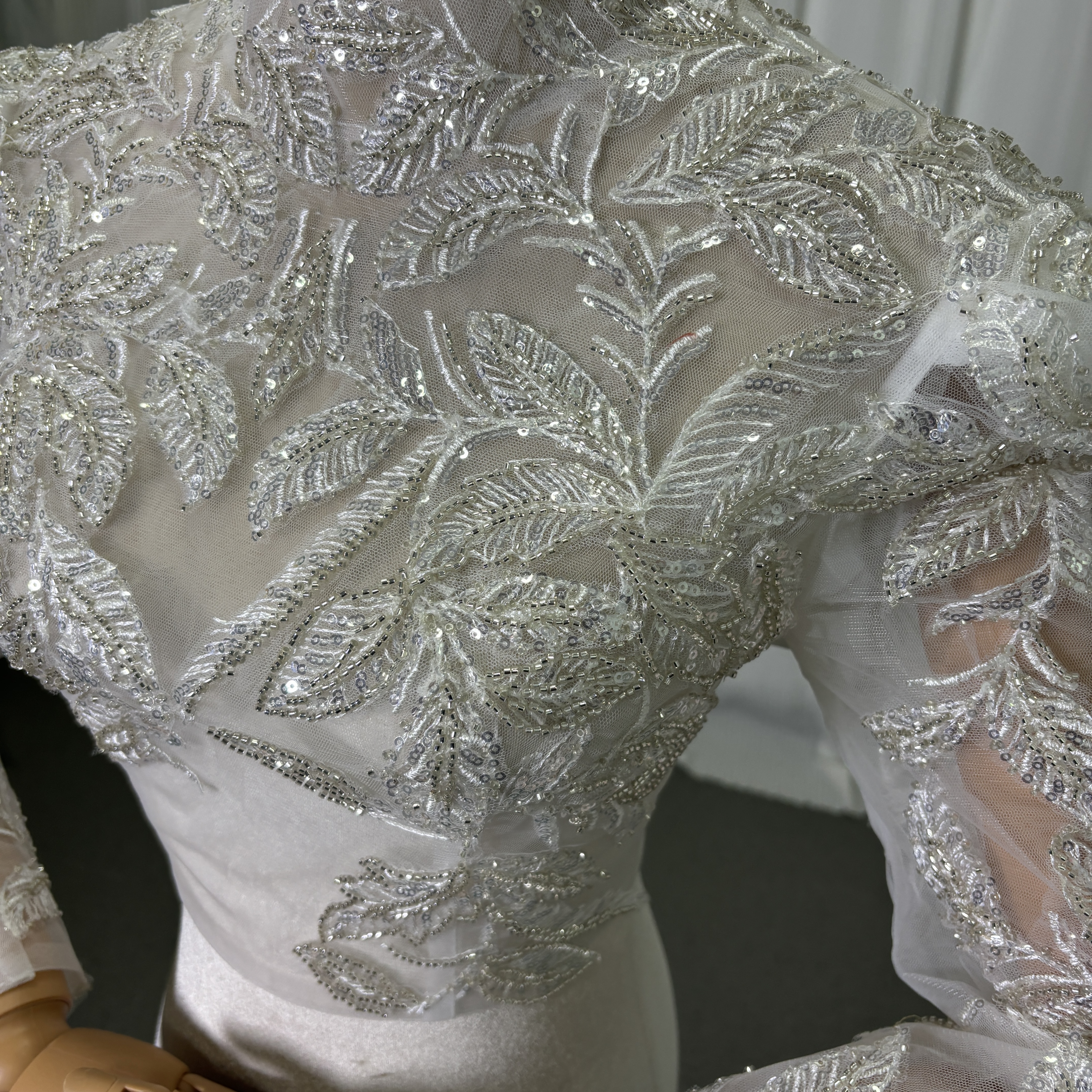 ボレロ キラキラスパンコール リーフ刺繍 長袖 背中見せ 可愛い 花嫁/ウェディングドレス