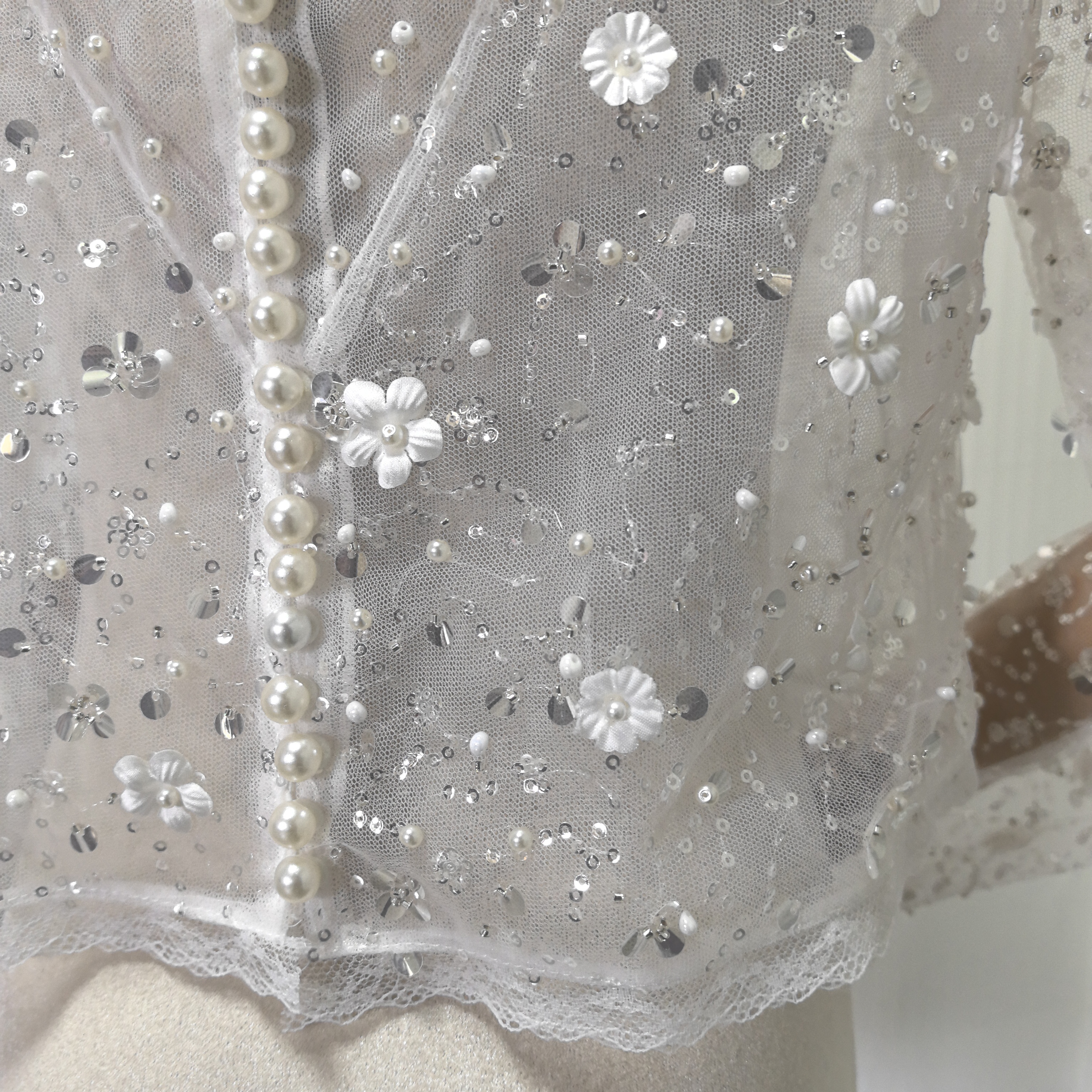 ボレロ ロングスリーブ 3D立体レース花刺繍 キラキラ光る刺繍 くるみボタン ウェディングドレス