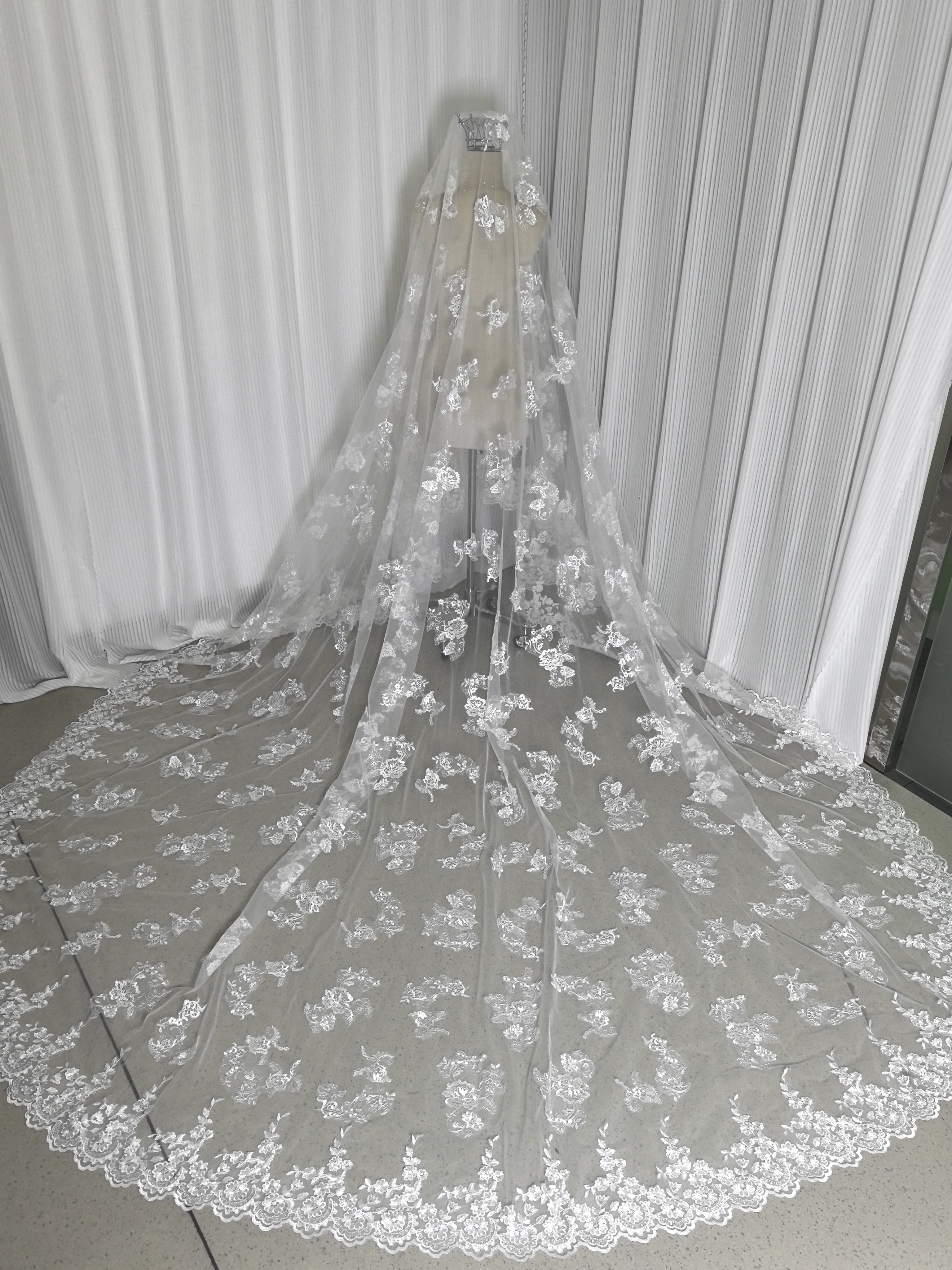 送料無料！ロングベール ベールダウン可能 パール 贅沢な小花総レース 花嫁/ウェディングドレス