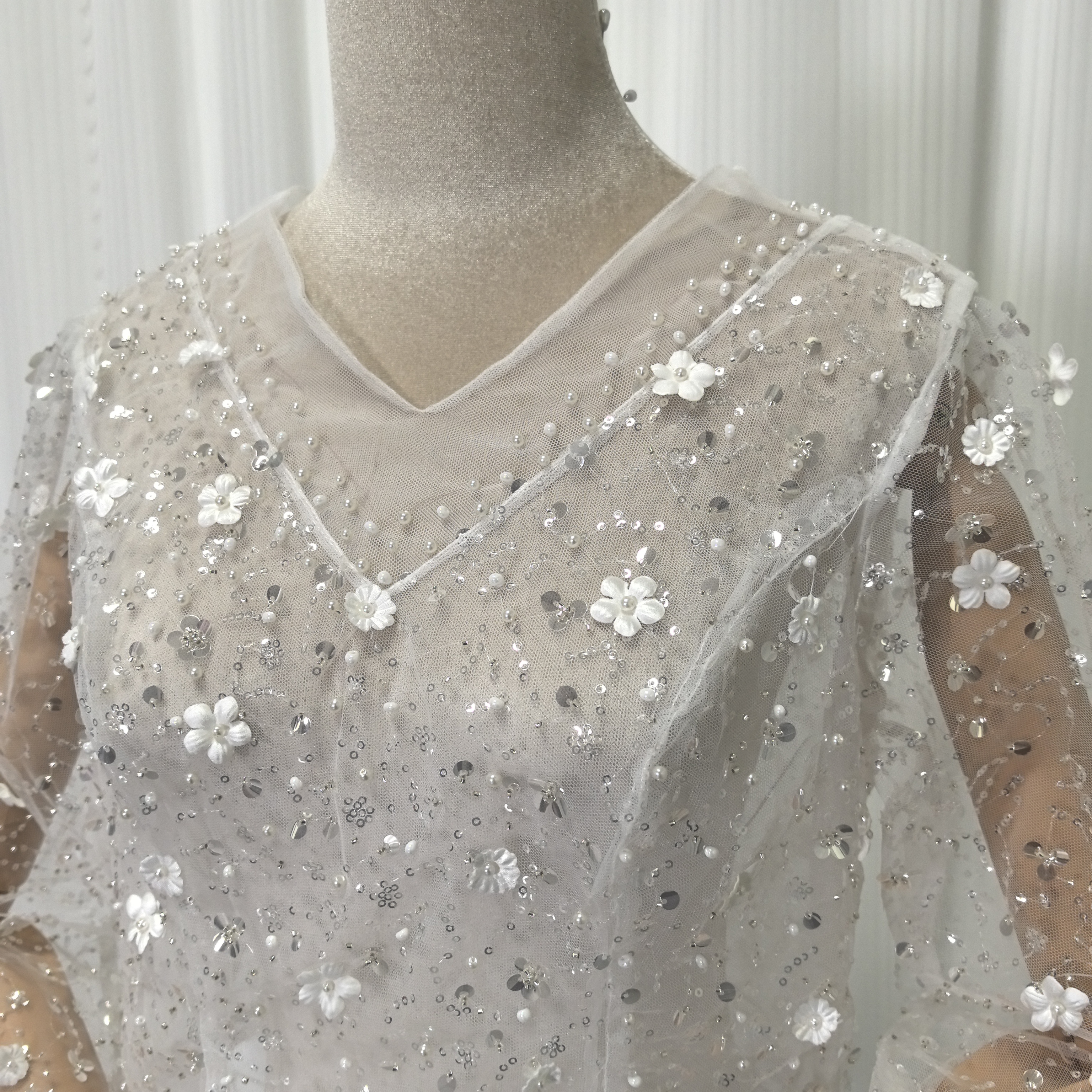ボレロ ロングスリーブ 3D立体レース花刺繍 キラキラ光る刺繍 くるみボタン ウェディングドレス