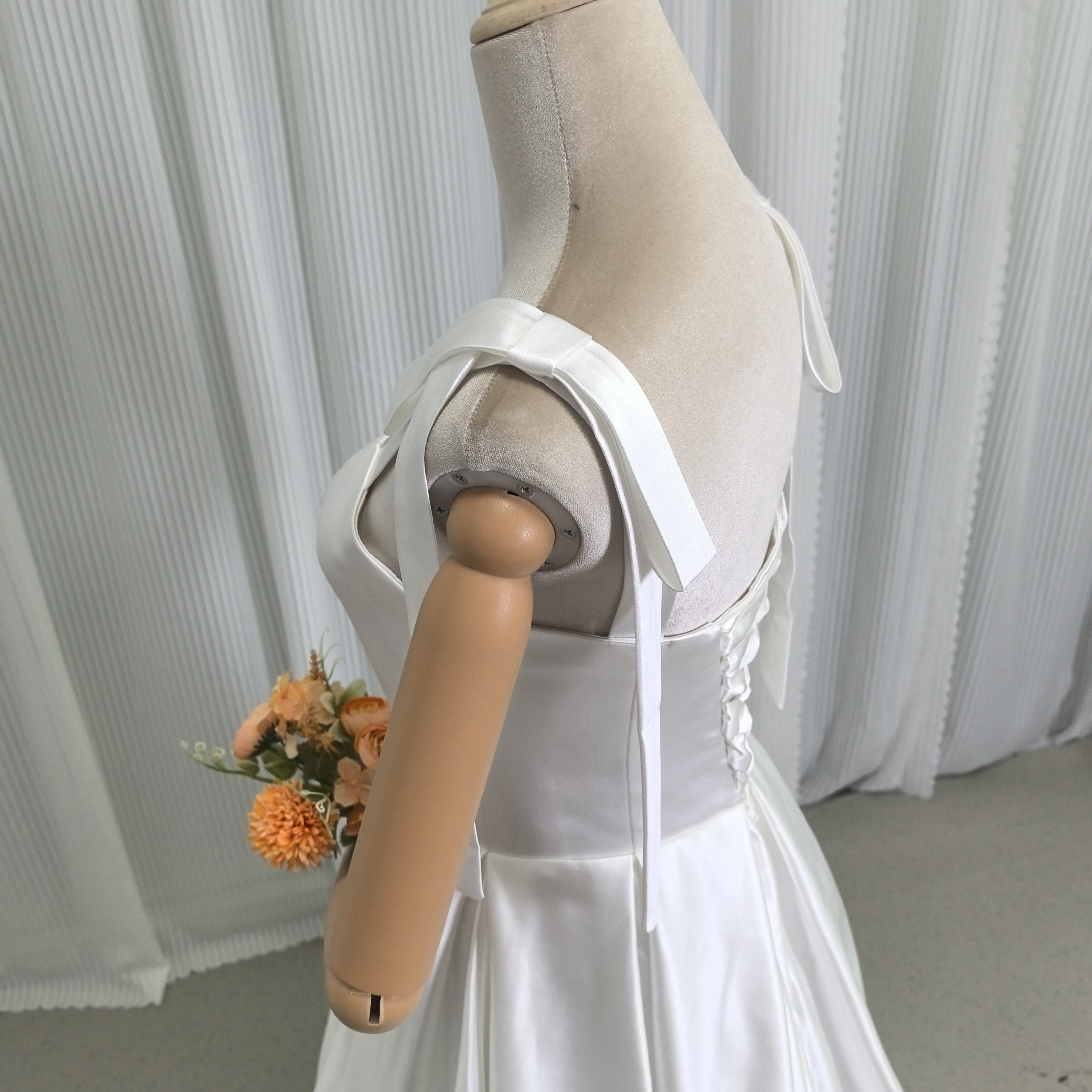 パーティードレス キャミソール ロング 光沢サテン スレンダーライン Aライン 編み上げ 前撮り 二次会