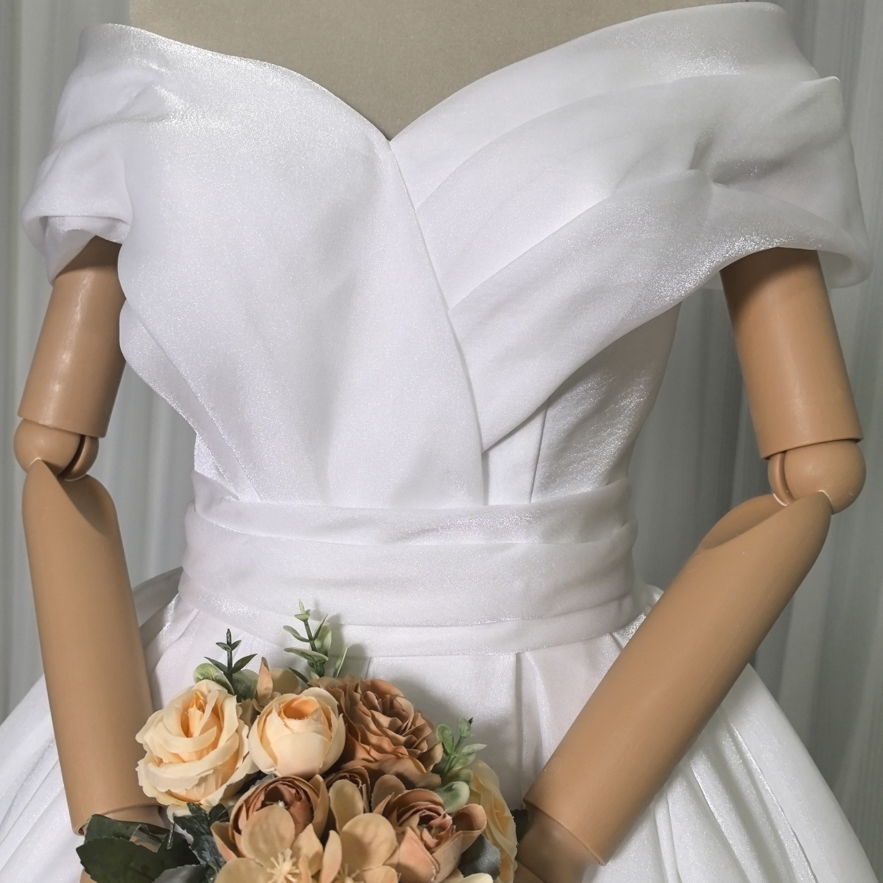 ウェディングドレス オフショルダー 編み上げ Aライン 披露宴/結婚式 エレガント ロングトレーン