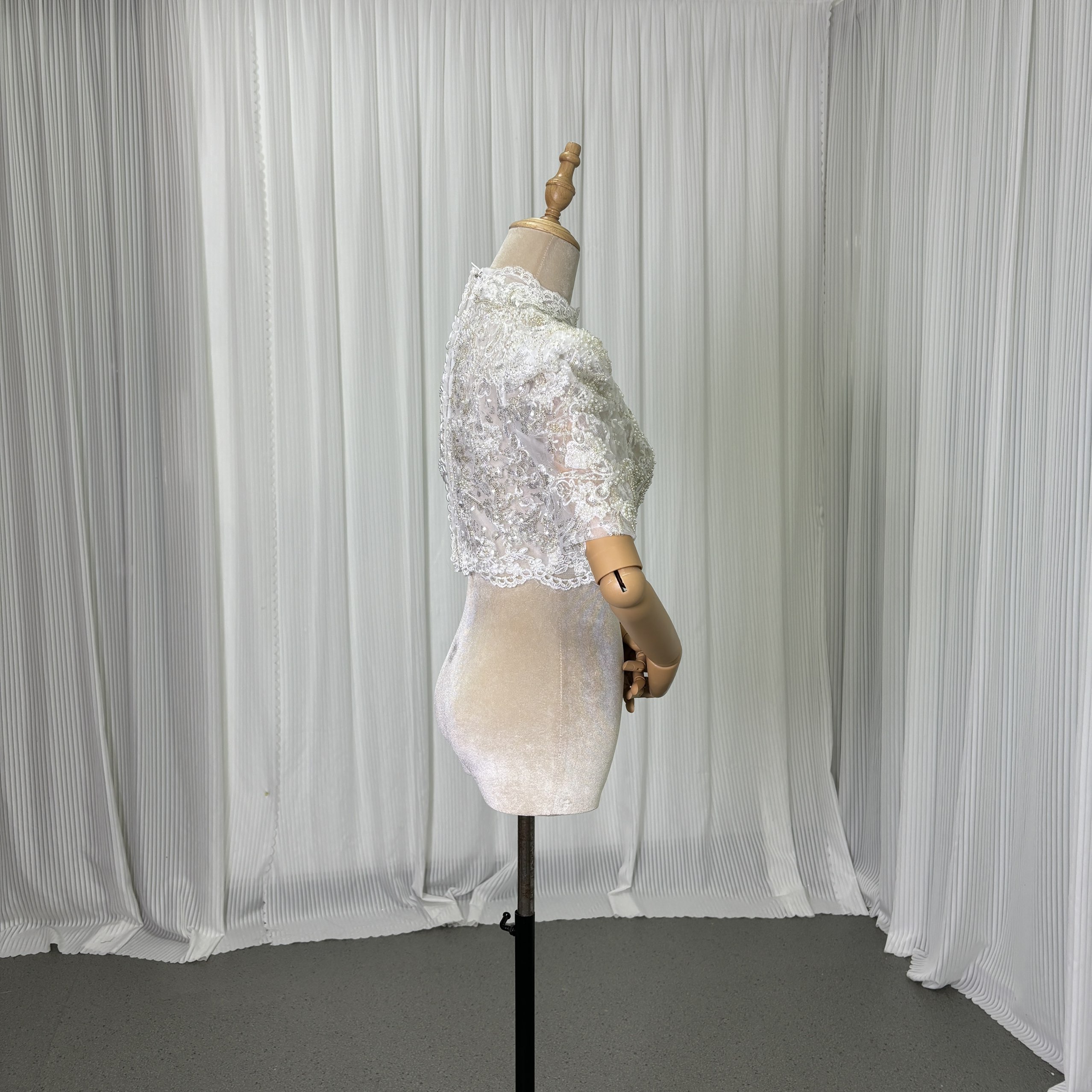 人気上昇！ボレロ 美しい花レース キラキラスパンコール 半袖 くるみボタン 可愛い 結婚式/前撮り