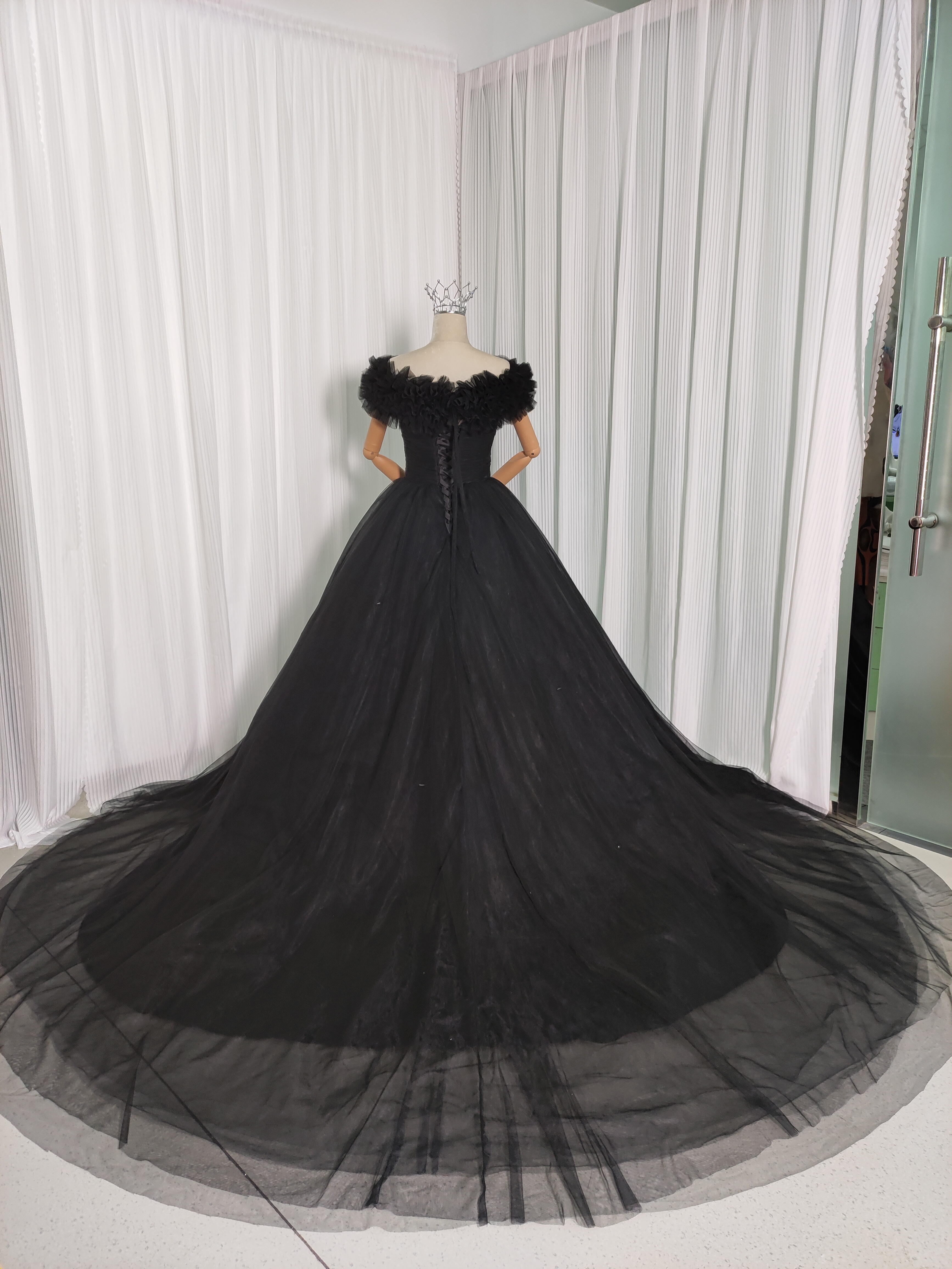 カラードレス ブラック 取り外しオフショルダー チュールスカート エレガント 編み上げ 披露宴