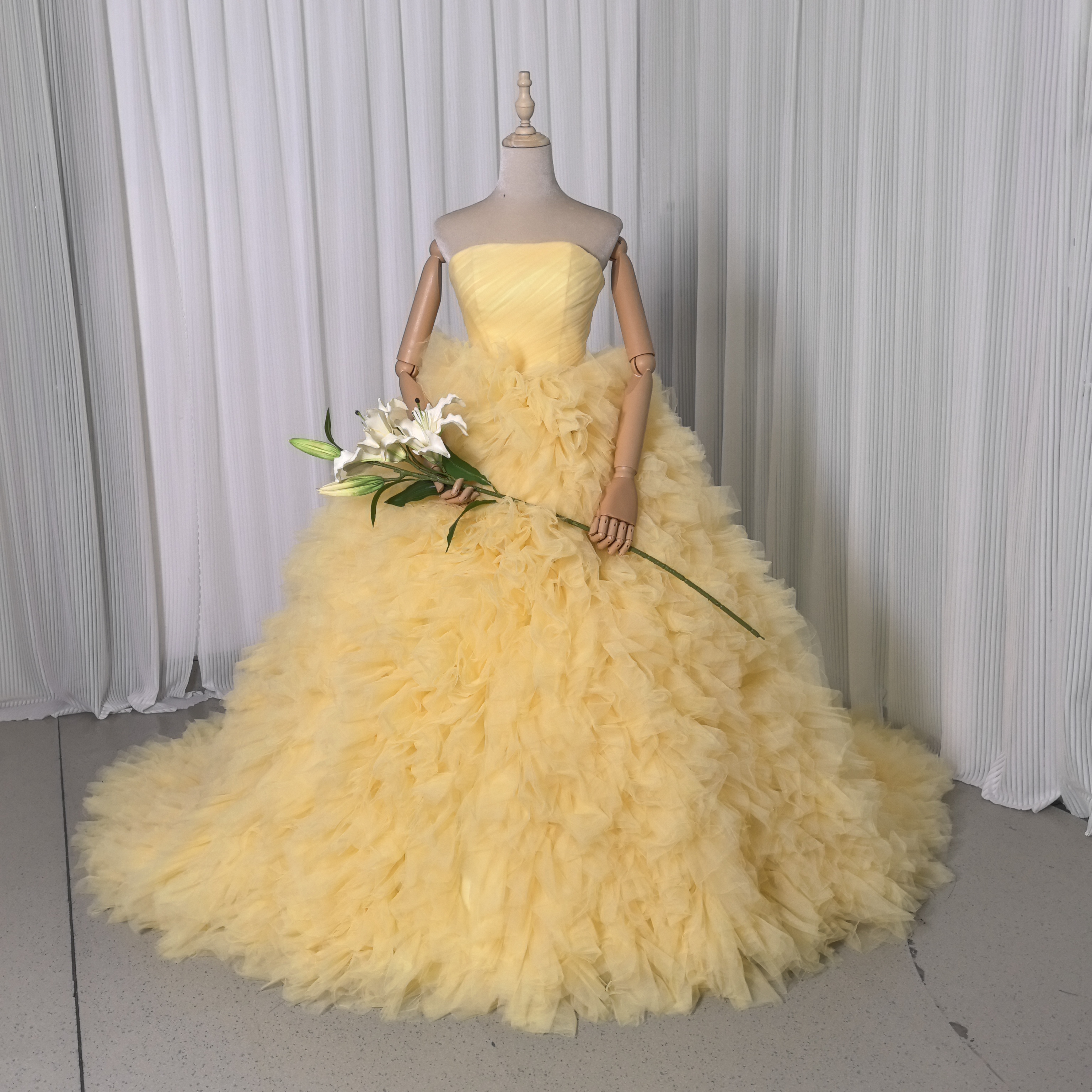 カラードレス パステルイエロー ベアトップ もこもこドレス 抜群のおしゃれ見え ソフトチュール 花嫁