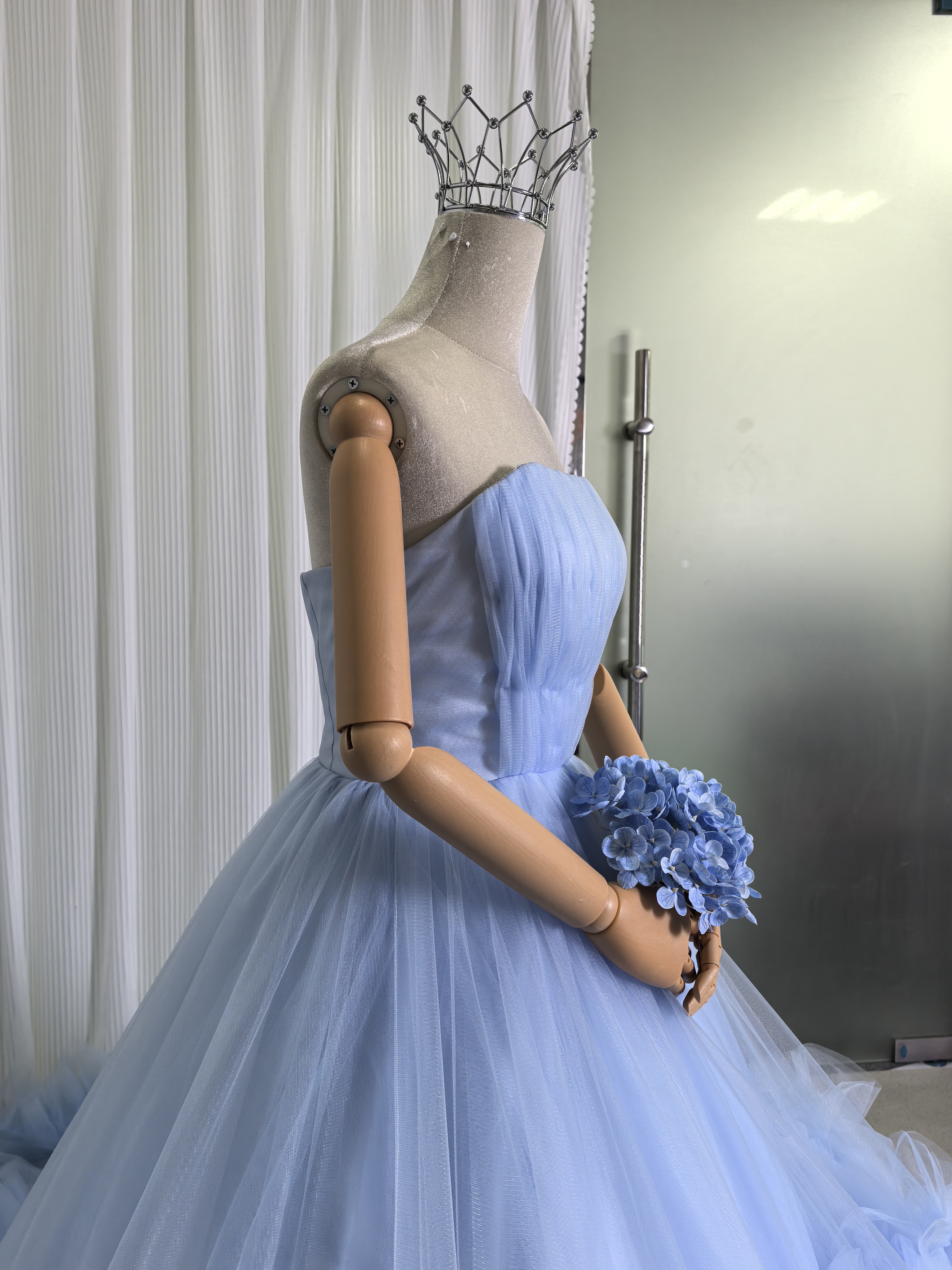 美品！カラードレス ブルー ベアトップ ラッフルフリル 華やか 绮丽な Aライン 編み上げ 前撮り