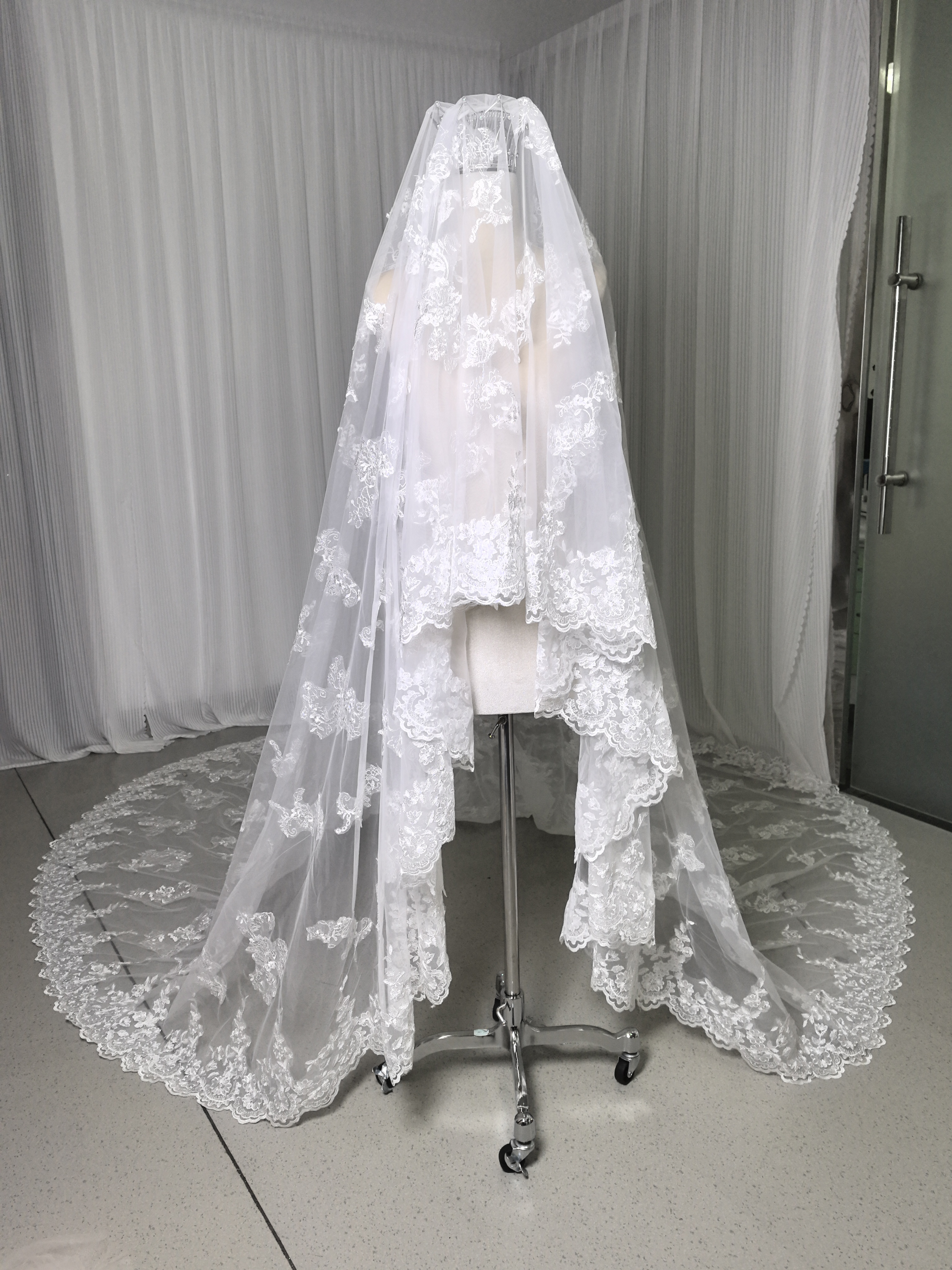 送料無料！ロングベール ベールダウン可能 パール 贅沢な小花総レース 花嫁/ウェディングドレス