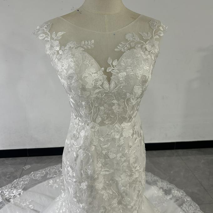 実例写真！ウェディングドレス 繊細レース ソフトマーメイドライン 優雅なシルエット 結婚式/披露宴