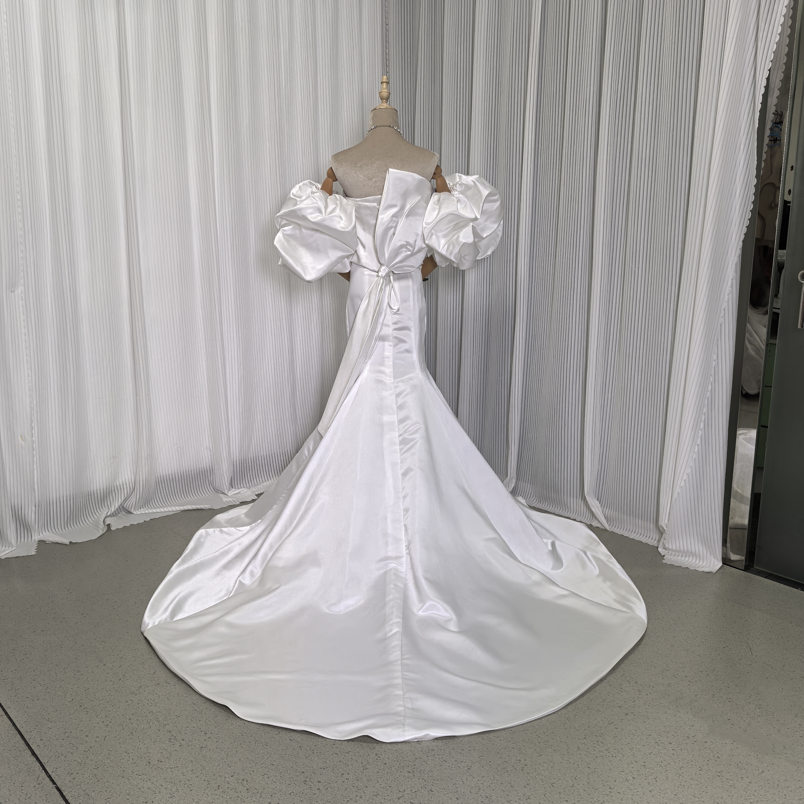 ウェディングドレス ベアトップ パフスリーブ マーメイドライン リボン デザイン感 編み上げ 結婚式