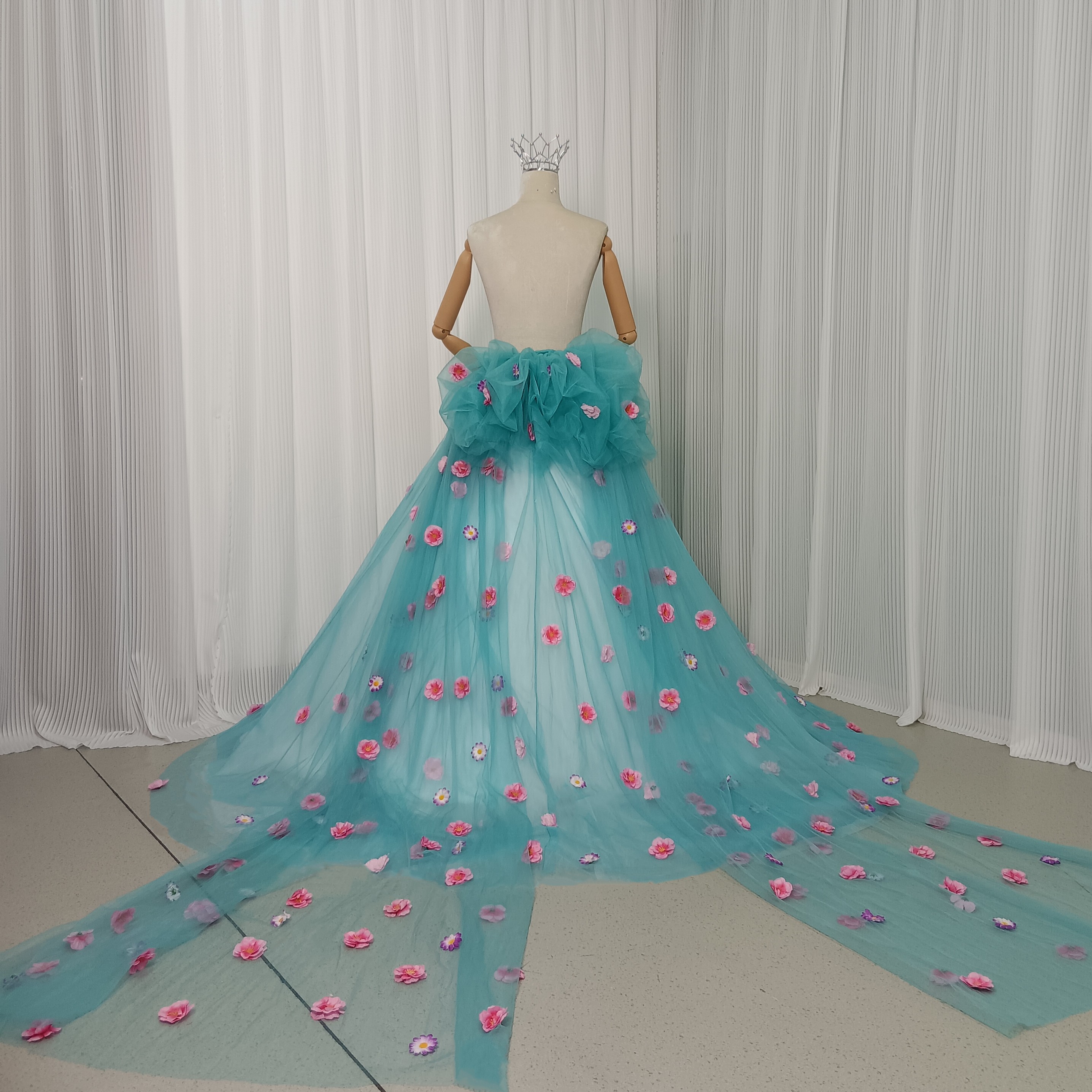 カラードレス ブルー オーバースカート 花モチーフ ロングトレーン 可愛い 花嫁