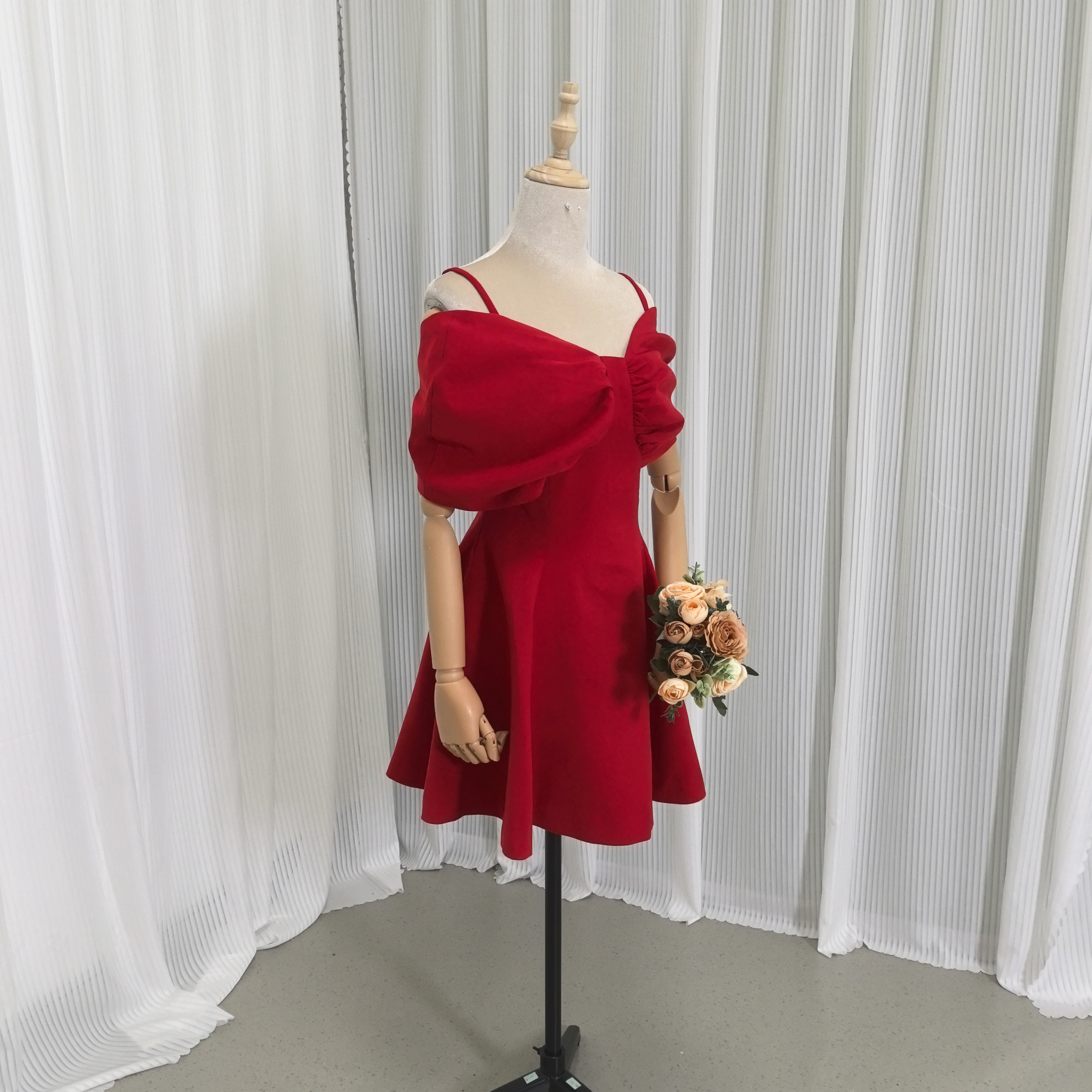 パーティードレス ボルドー色 オフショルダー キャミソール ミニドレス ファスナー 披露宴/結婚式