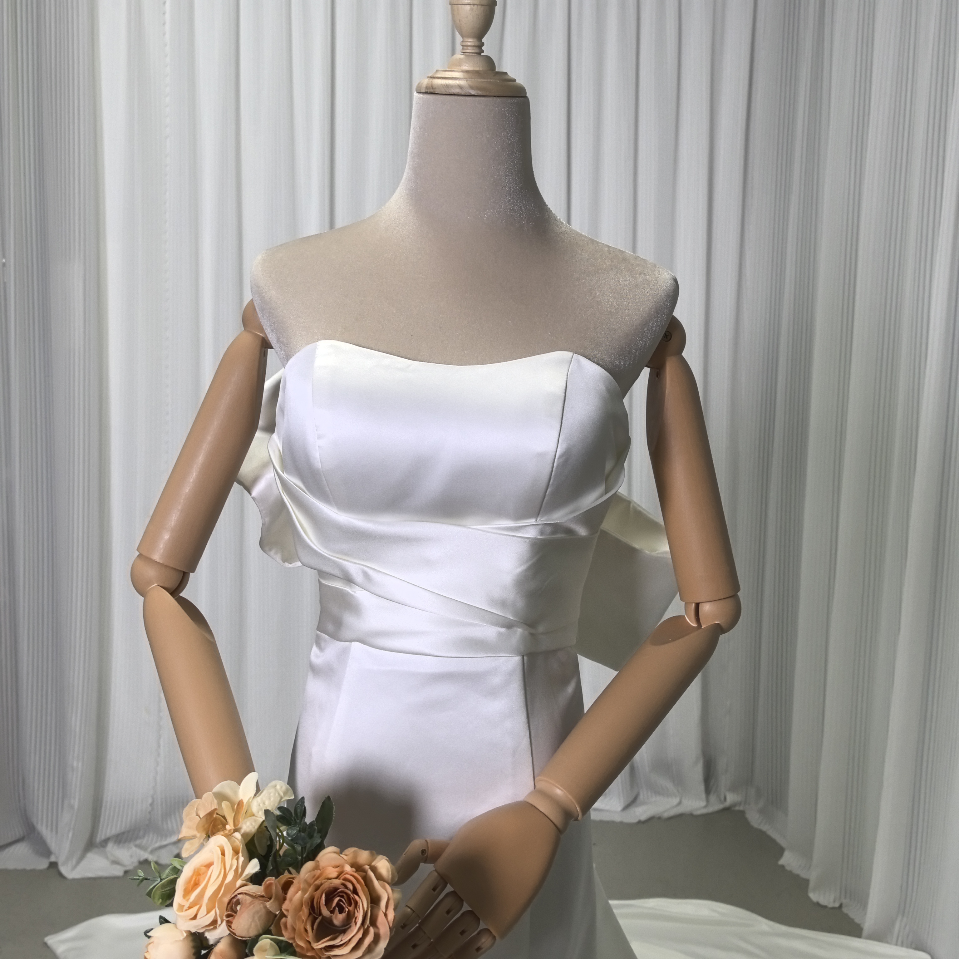 ウェディングドレス アイボリー マーメイドライン 豪華なバックリボン 光沢サテン 結婚式 大人っぽい