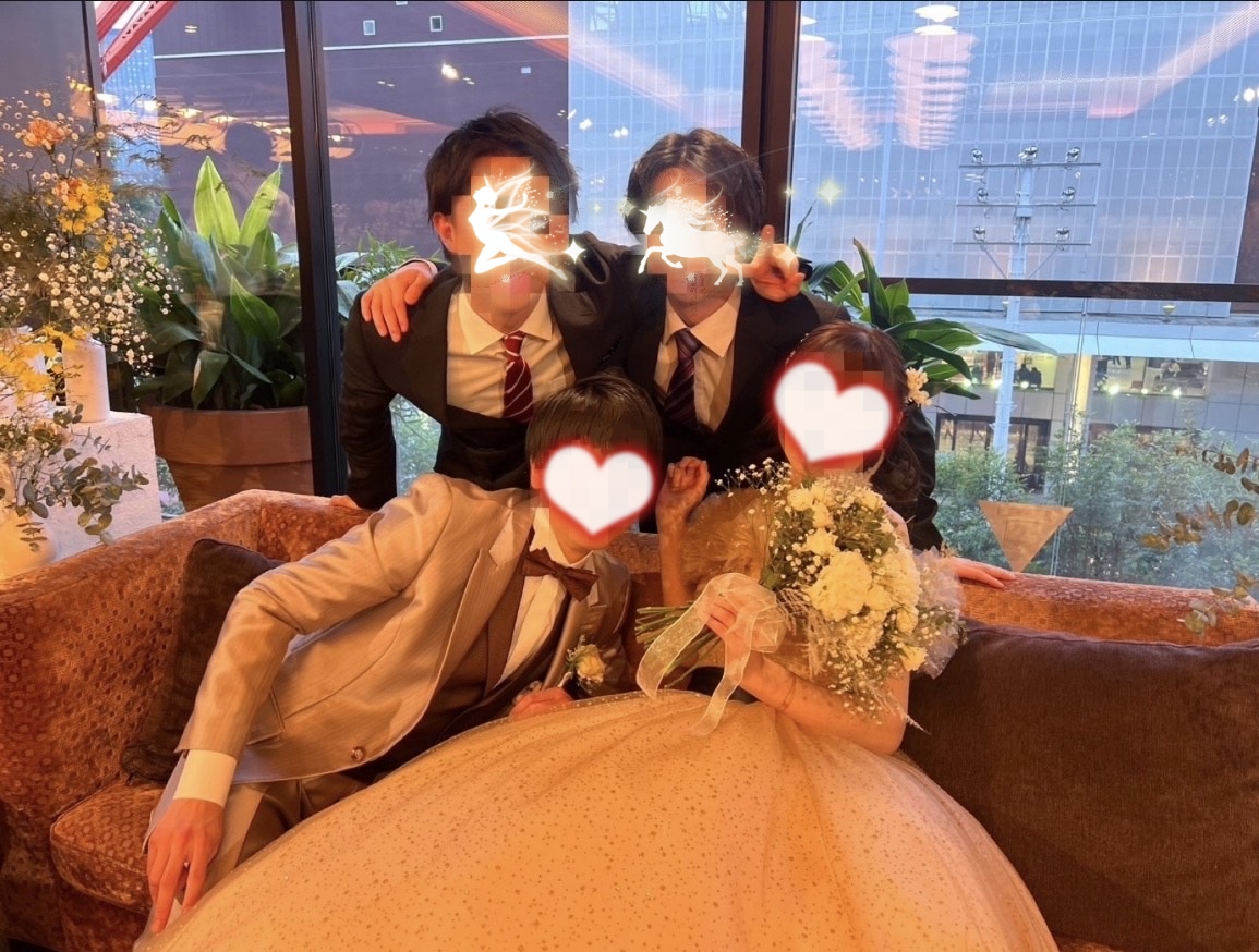 実例写真！シャンパン色 カラードレス オフショルダー キラキラチュール サッシュベルト 披露宴