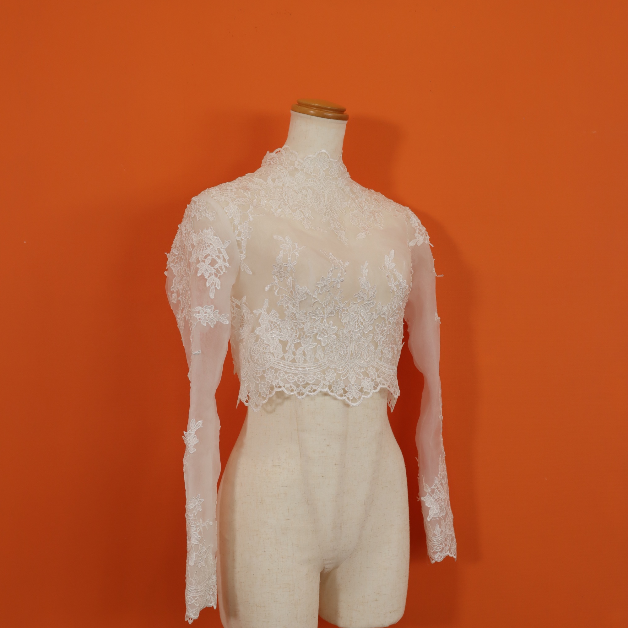 エレガント ボレロ ロングスリーブ 魅惑の花レース ハイネック 細見えシルエット 花嫁