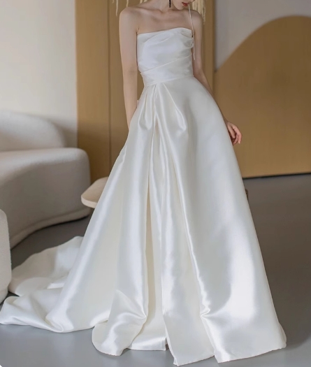 フランス風 ウェディングドレス ベアトップ 光沢サテン スリット 結婚式