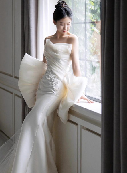 ウェディングドレス ベアトップ 魅惑の花レース マーメイドライン 豪華なバックリボン 結婚式