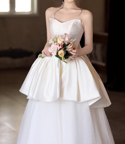 ウェディングドレス ベアトップ プリンセスライン バックリボン 編み上げ エレガント 結婚式