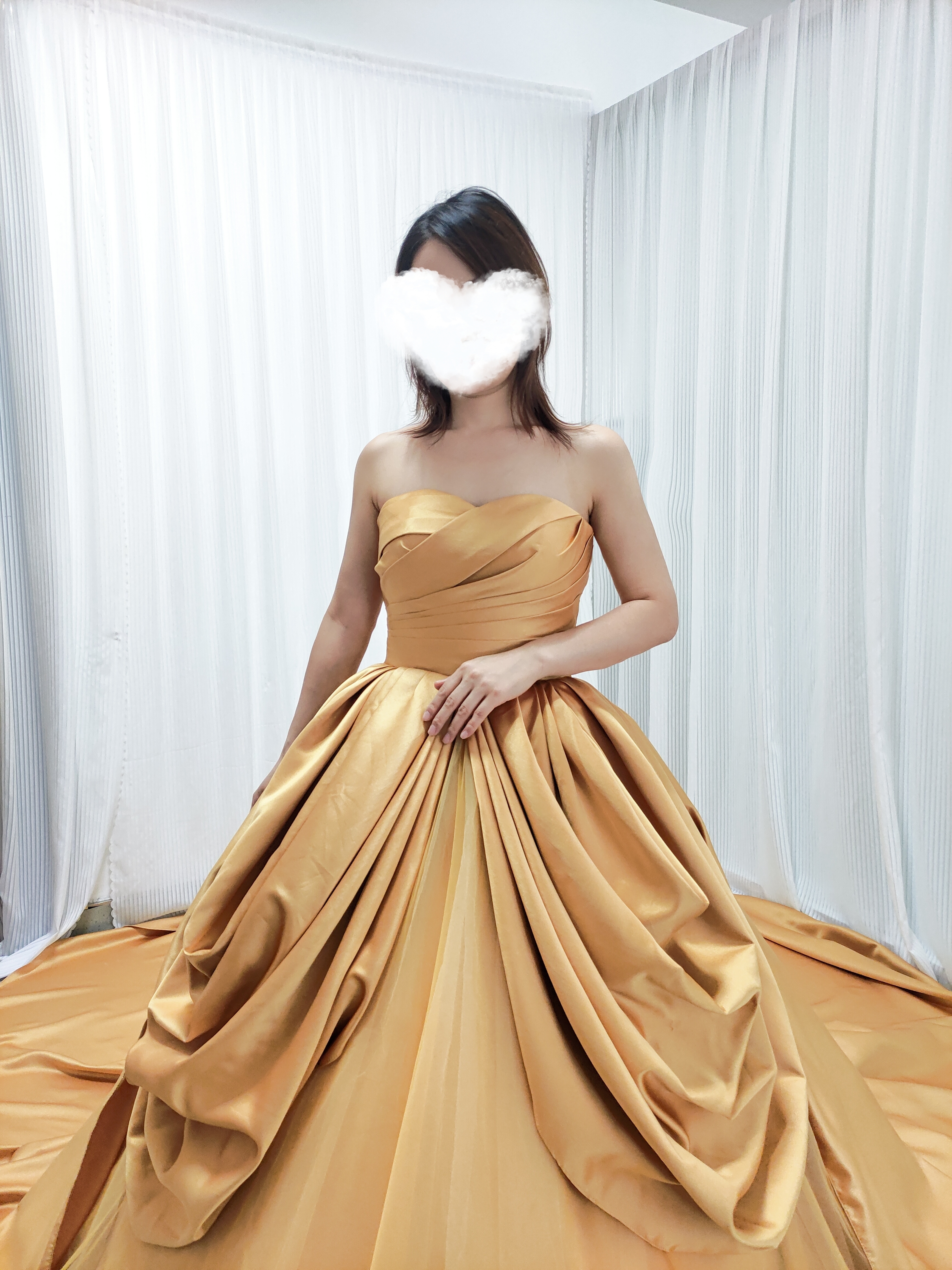 豪華！カラードレス イエロー ベアトップ 光沢サテン プリンセスライン デザイン感 編み上げ 抜群のおしゃれ見え