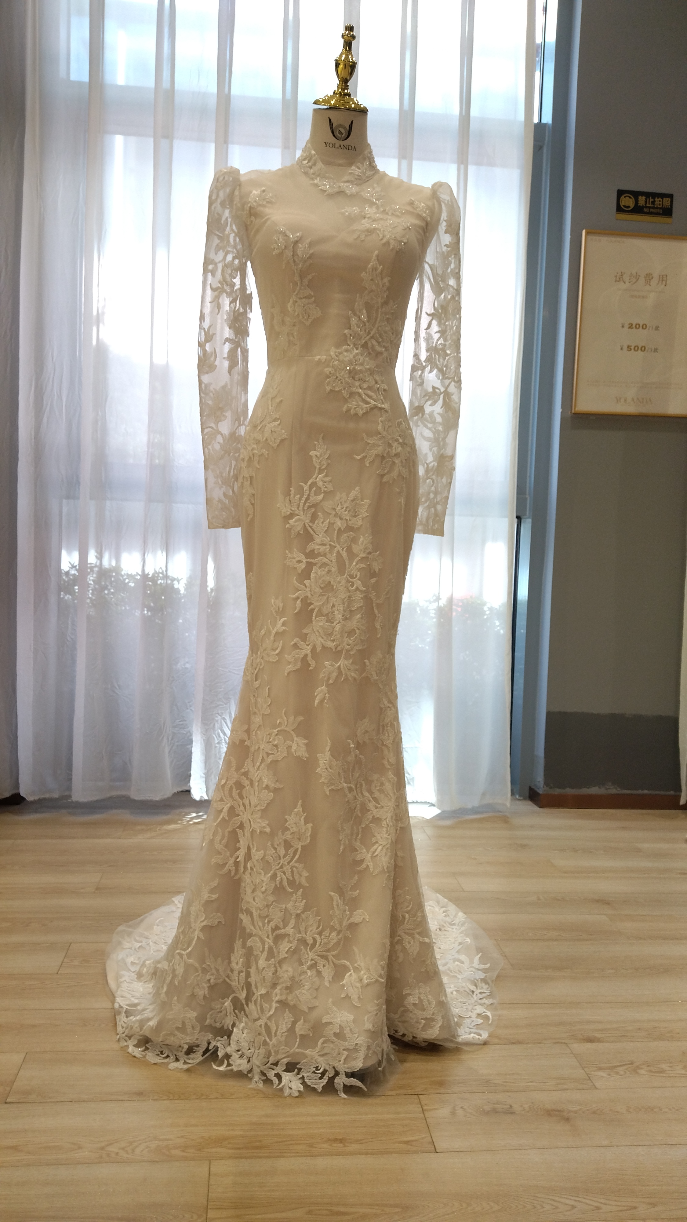 フランス風 ウェディングドレス マーメイドライン 長袖 キラキラ光る刺繍 高みせ 優雅なシルエット 結婚式