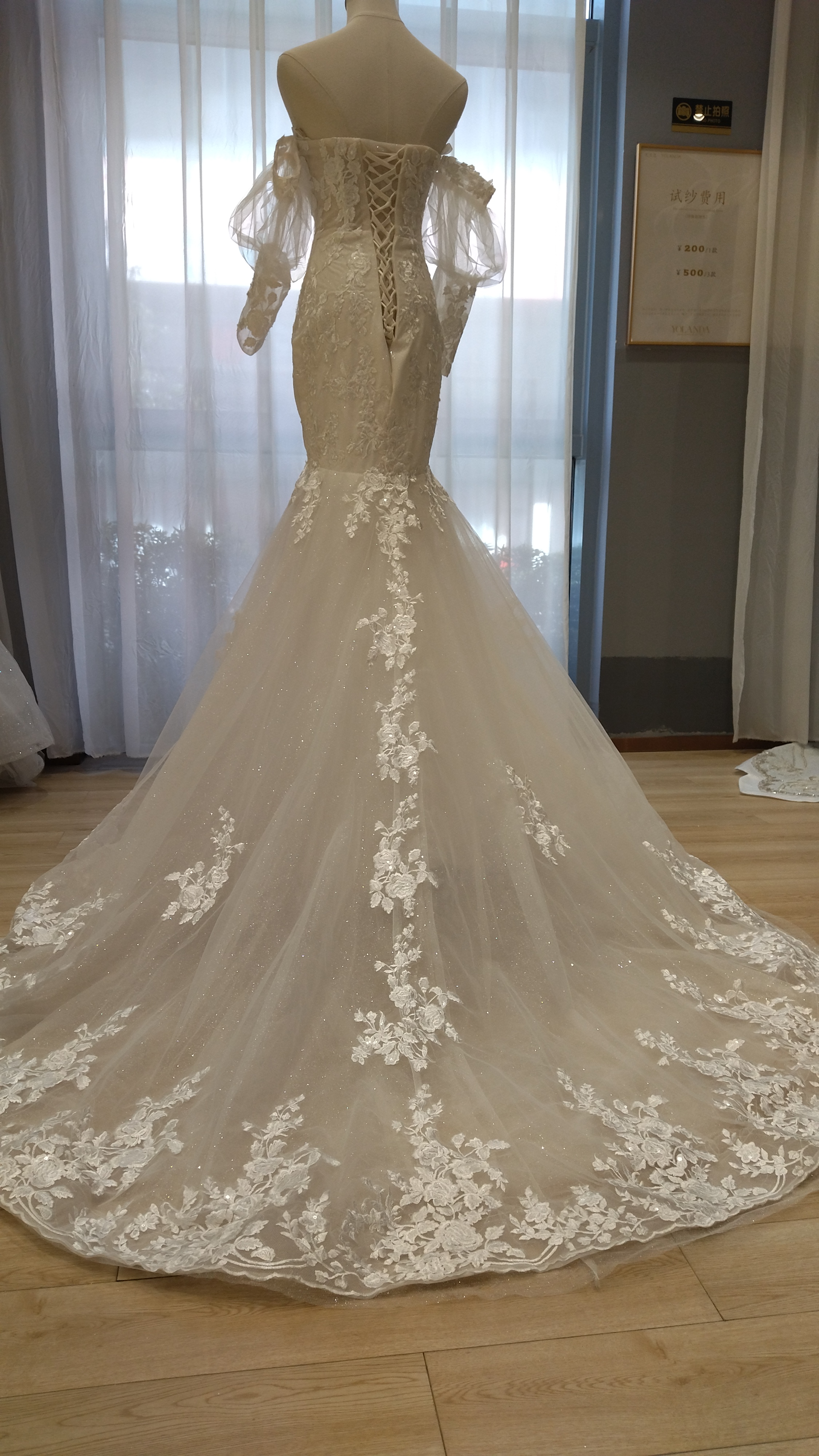 フランス風 ウェディングドレス マーメイドライン 長袖 キラキラ光る刺繍 高みせ 優雅なシルエット 結婚式