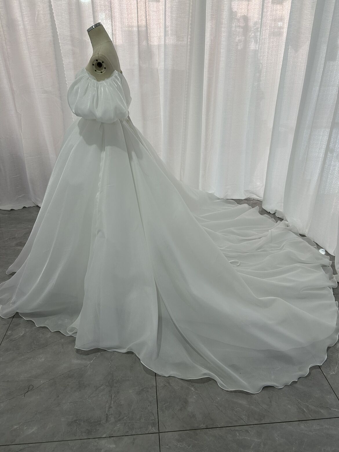 WEDDING DRESS • OqiO - 000021 - WT
