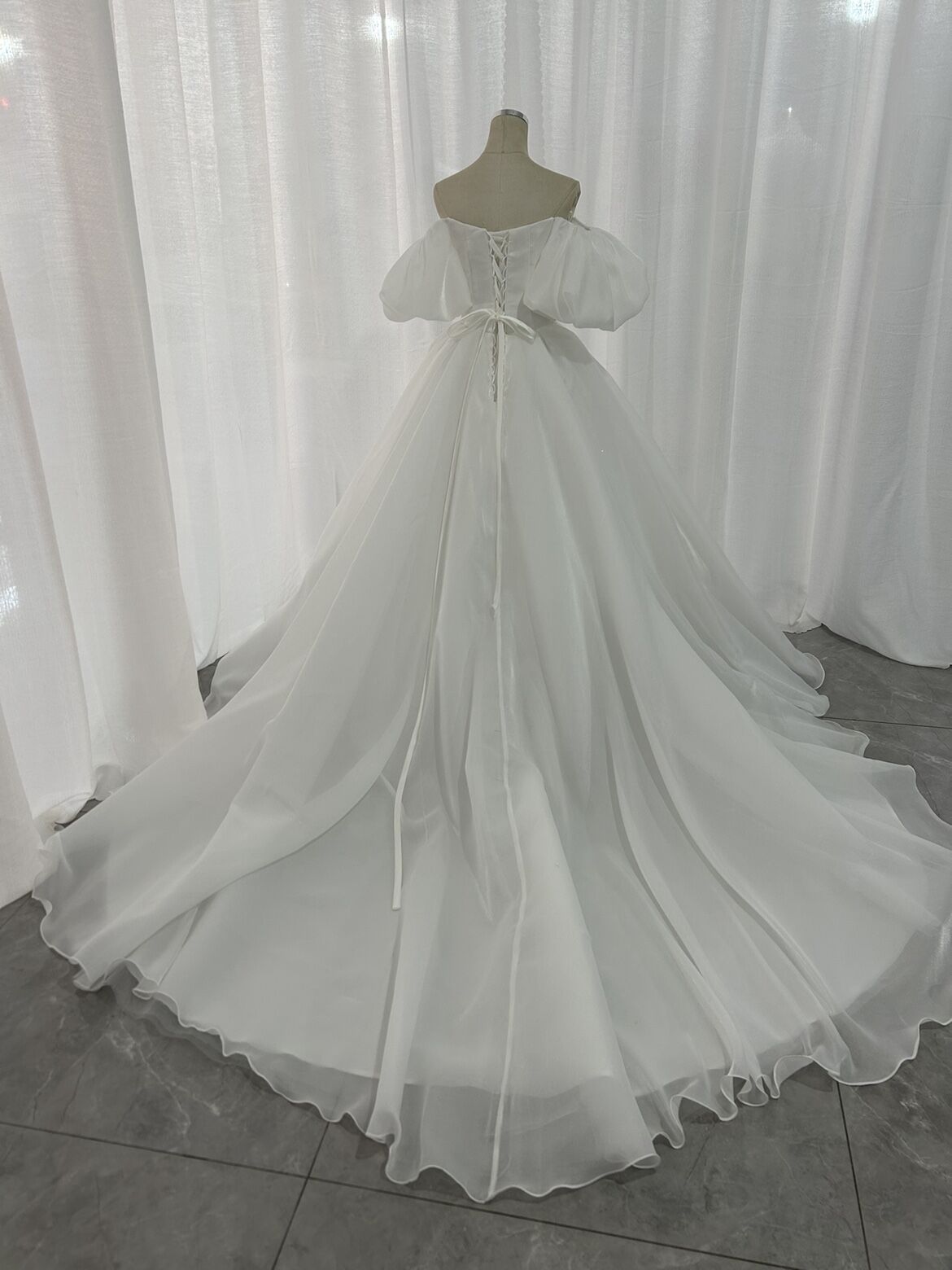 WEDDING DRESS • OqiO - 000021 - WT