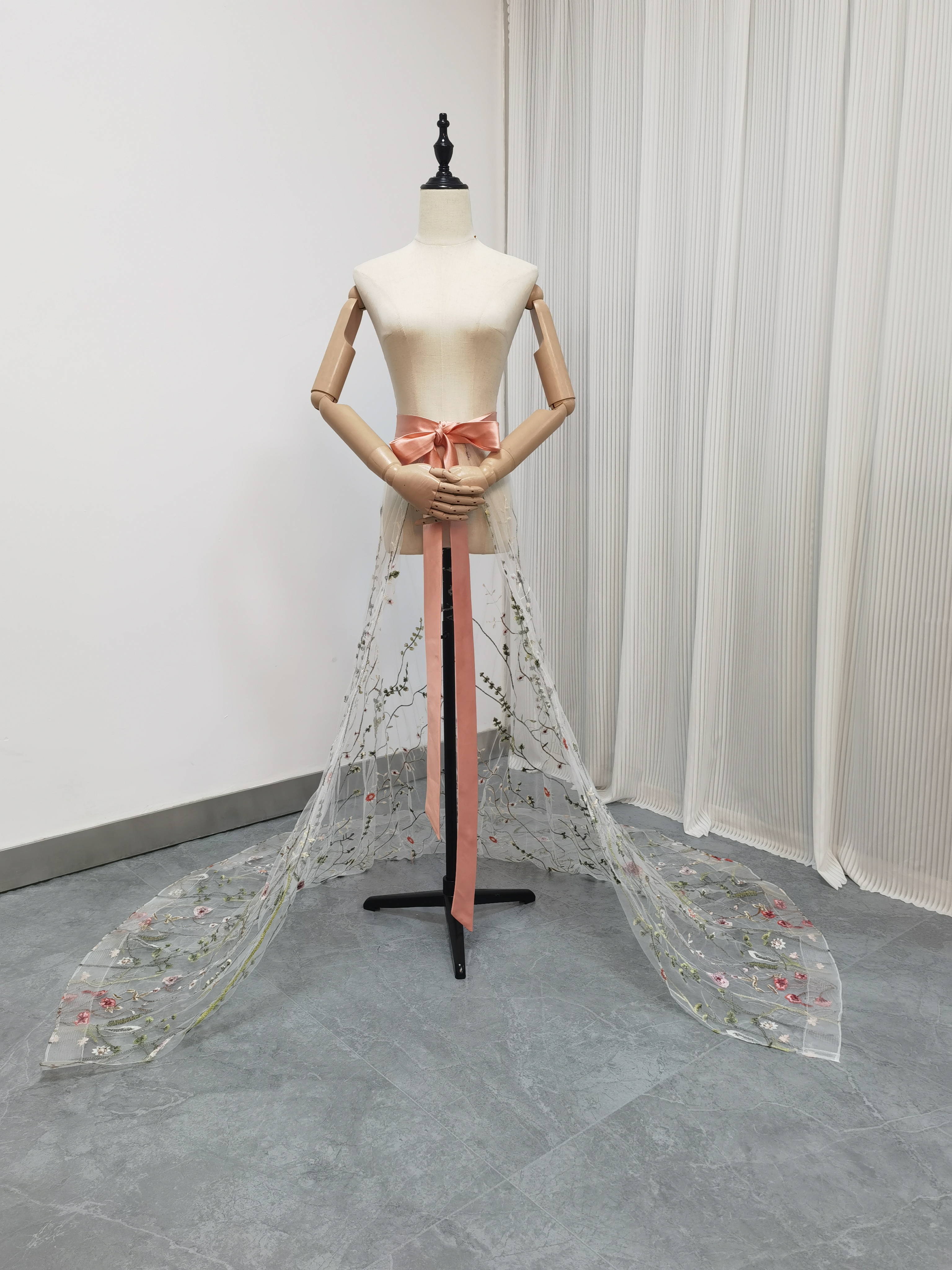 美品！オーバースカート 咲き誇る透け花レース ベルト 可愛い 前撮り ウェディングドレス