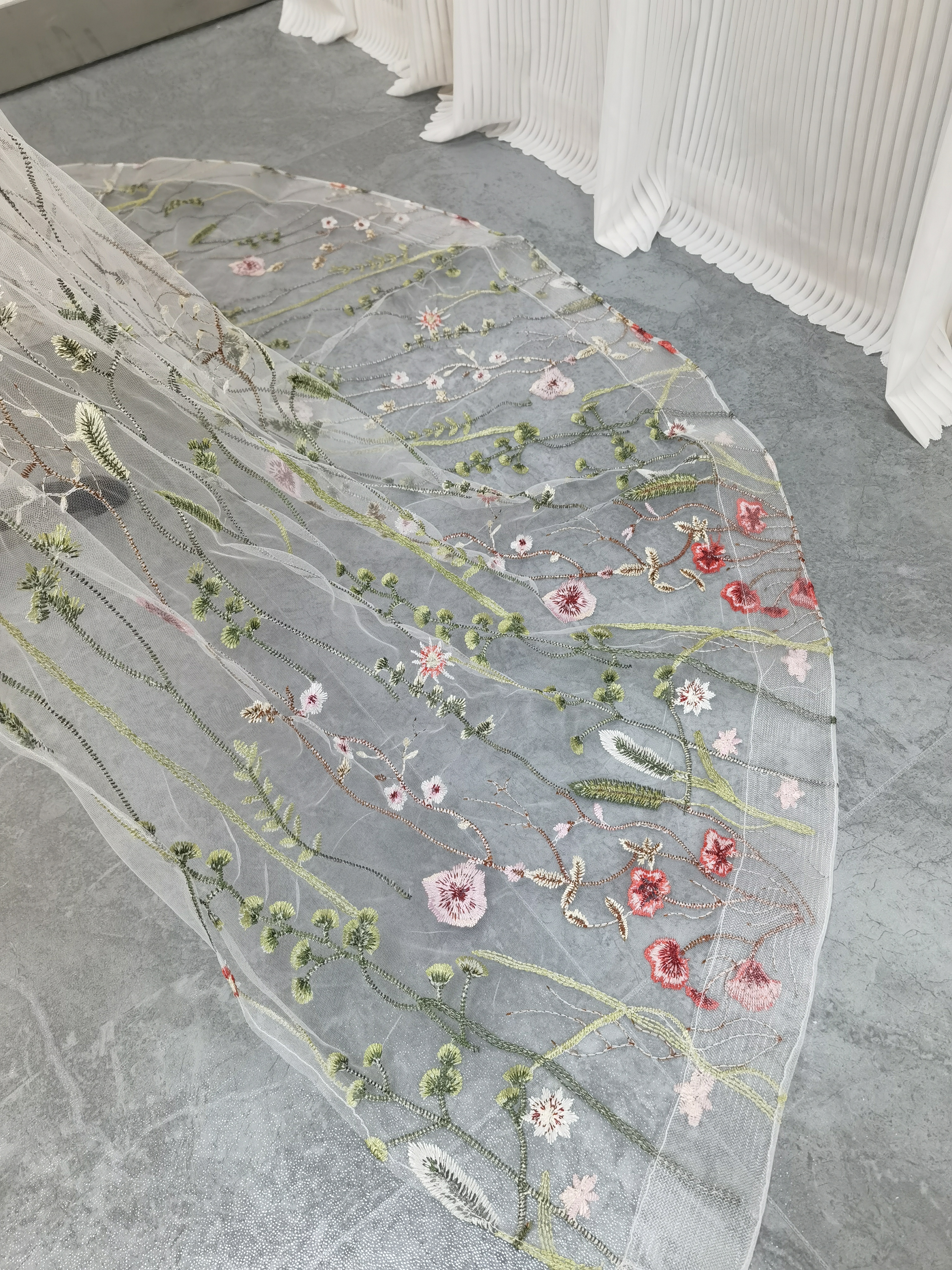 美品！オーバースカート 咲き誇る透け花レース ベルト 可愛い 前撮り ウェディングドレス