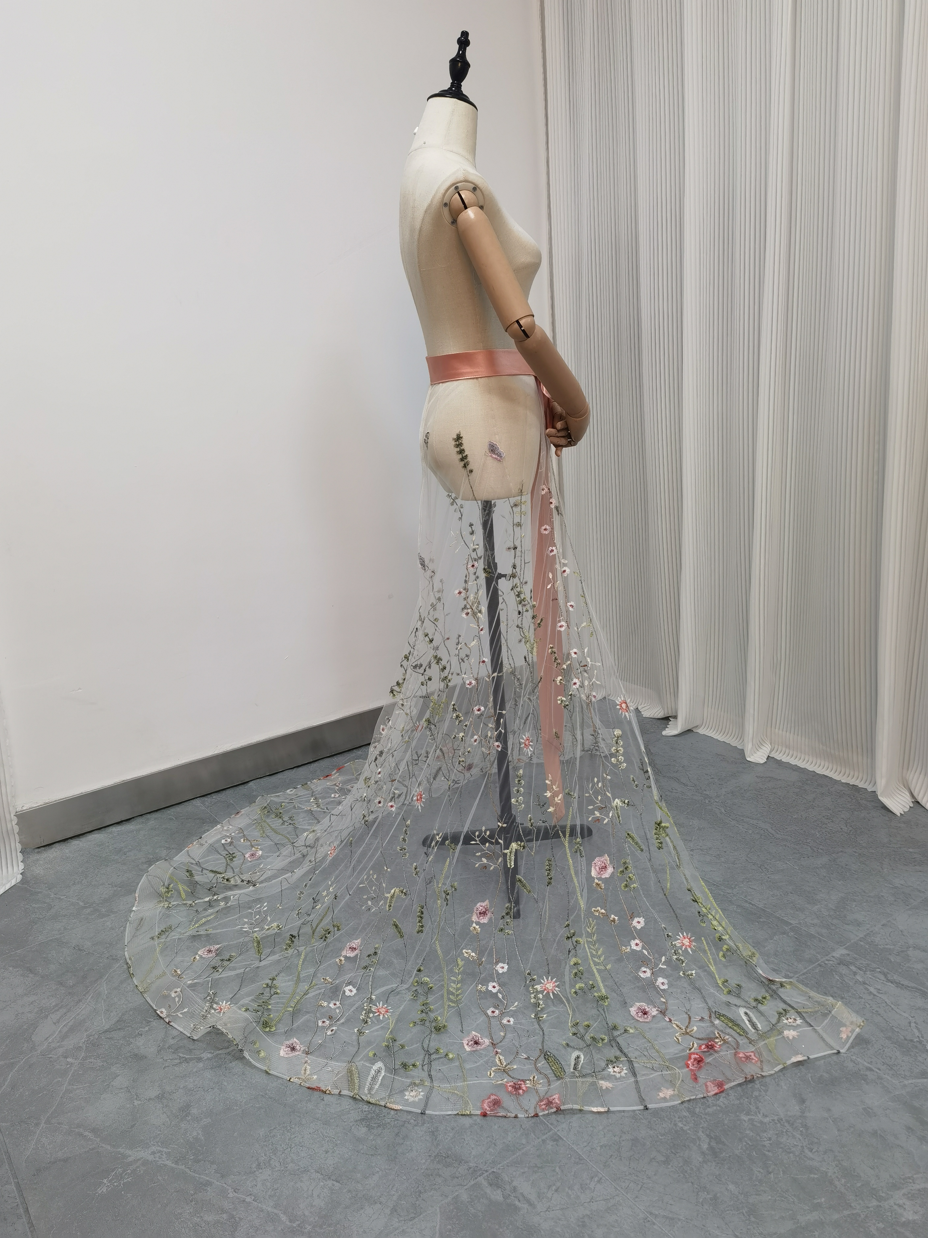 美品！オーバースカート 咲き誇る透け花レース ベルト 可愛い 前撮り ウェディングドレス