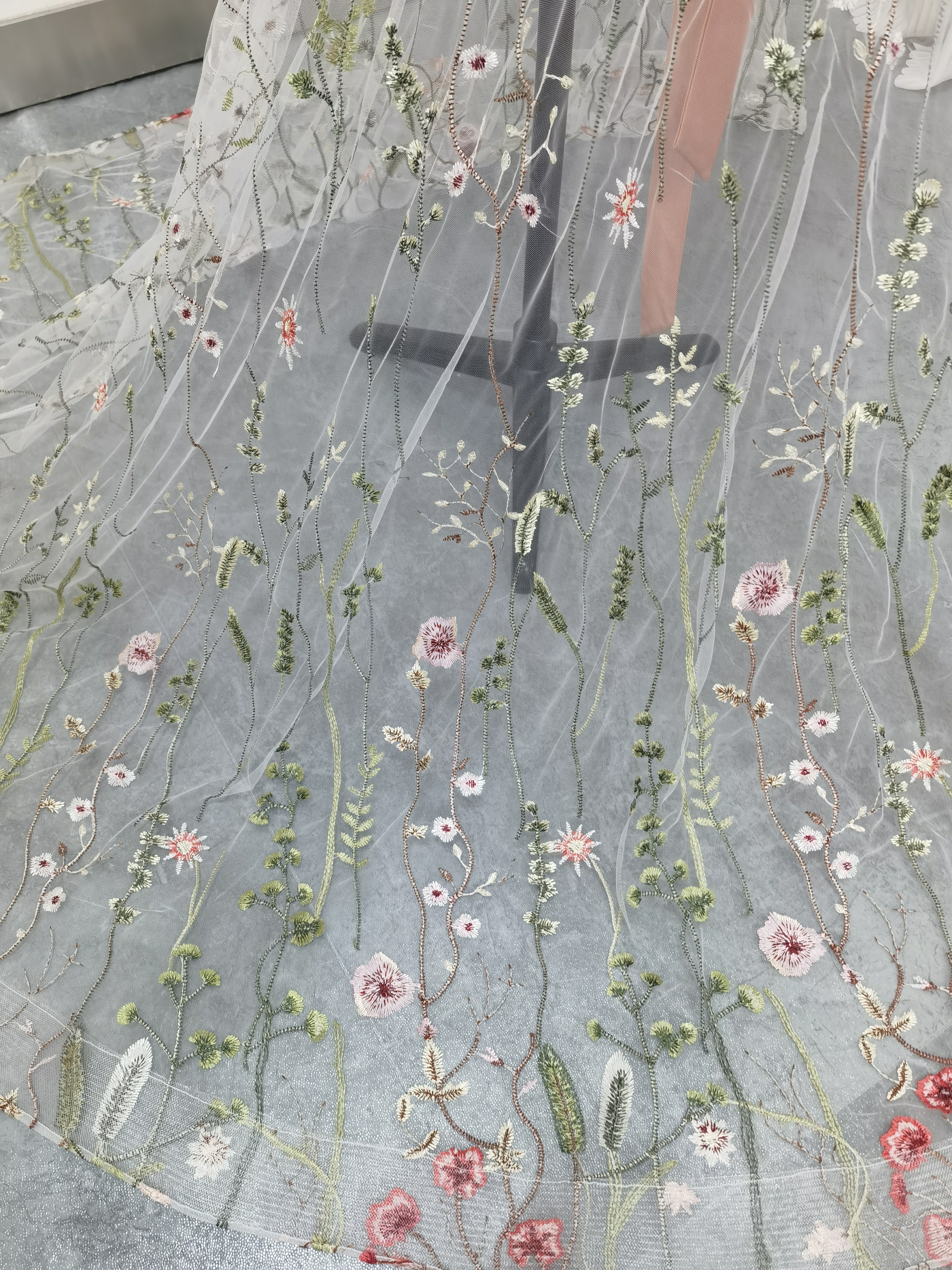 美品！オーバースカート 咲き誇る透け花レース ベルト 可愛い 前撮り ウェディングドレス