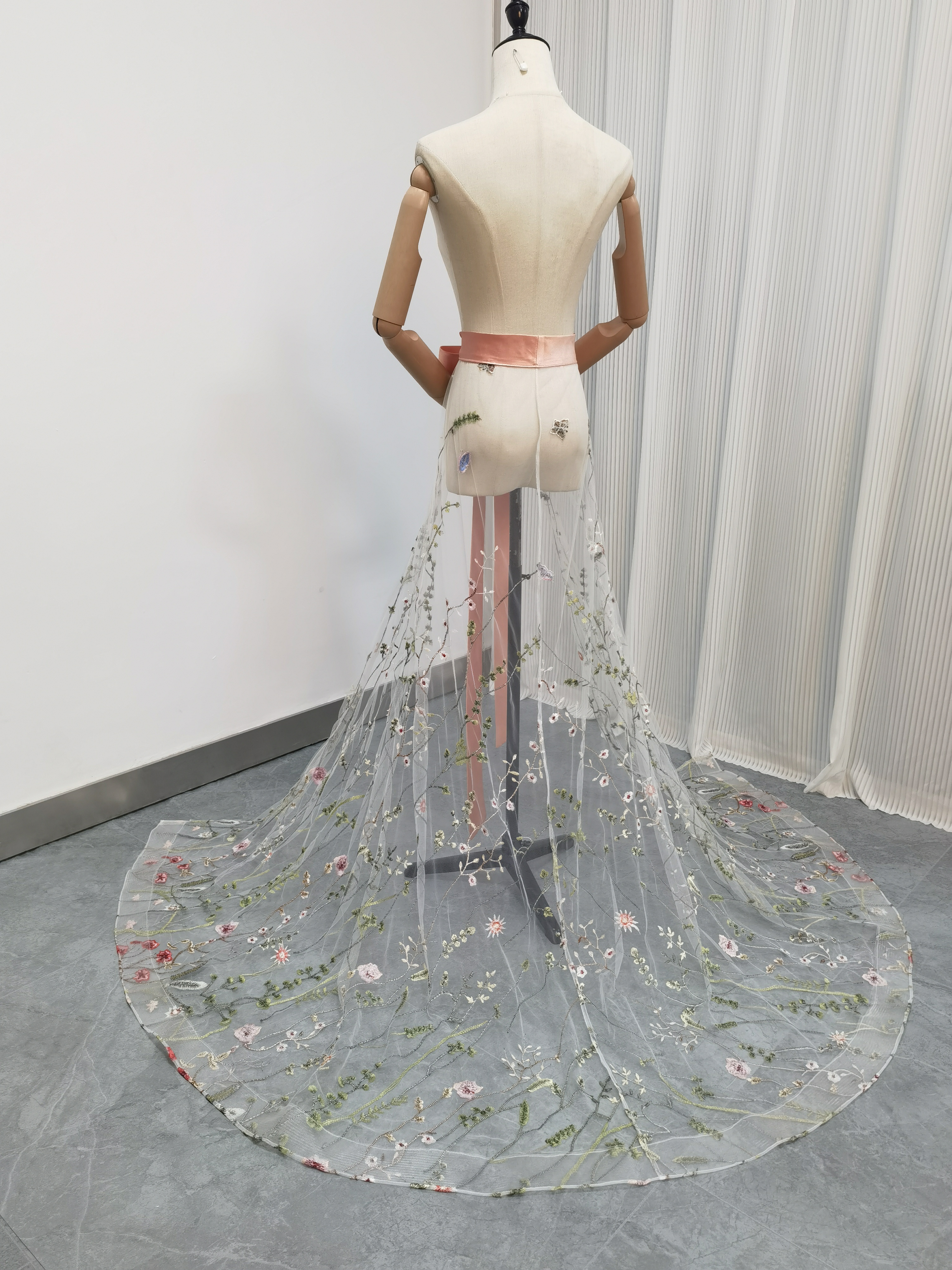 美品！オーバースカート 咲き誇る透け花レース ベルト 可愛い 前撮り ウェディングドレス