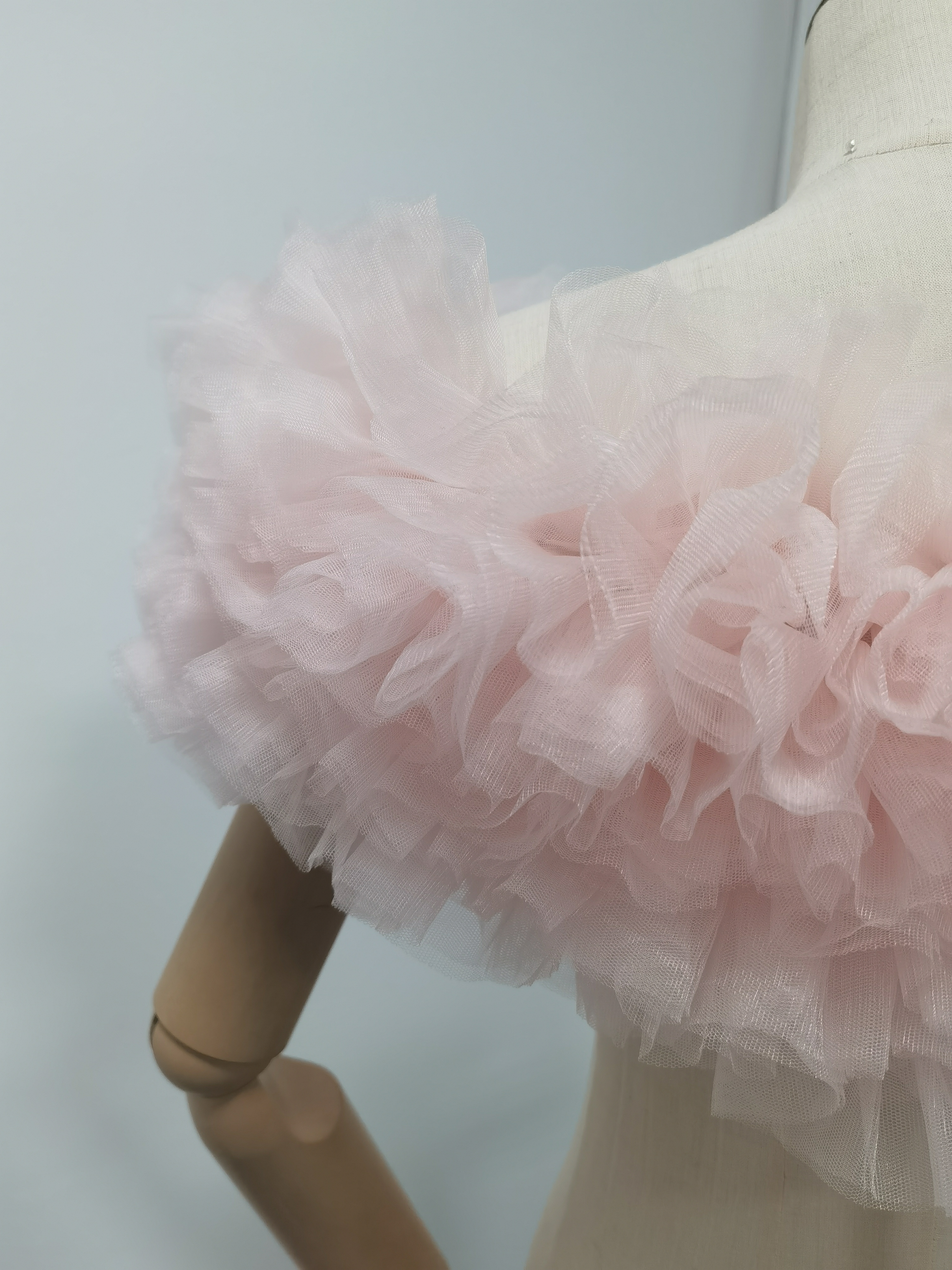 人気上昇！ピンク ソフトチュール オフショルダー 編み上げ