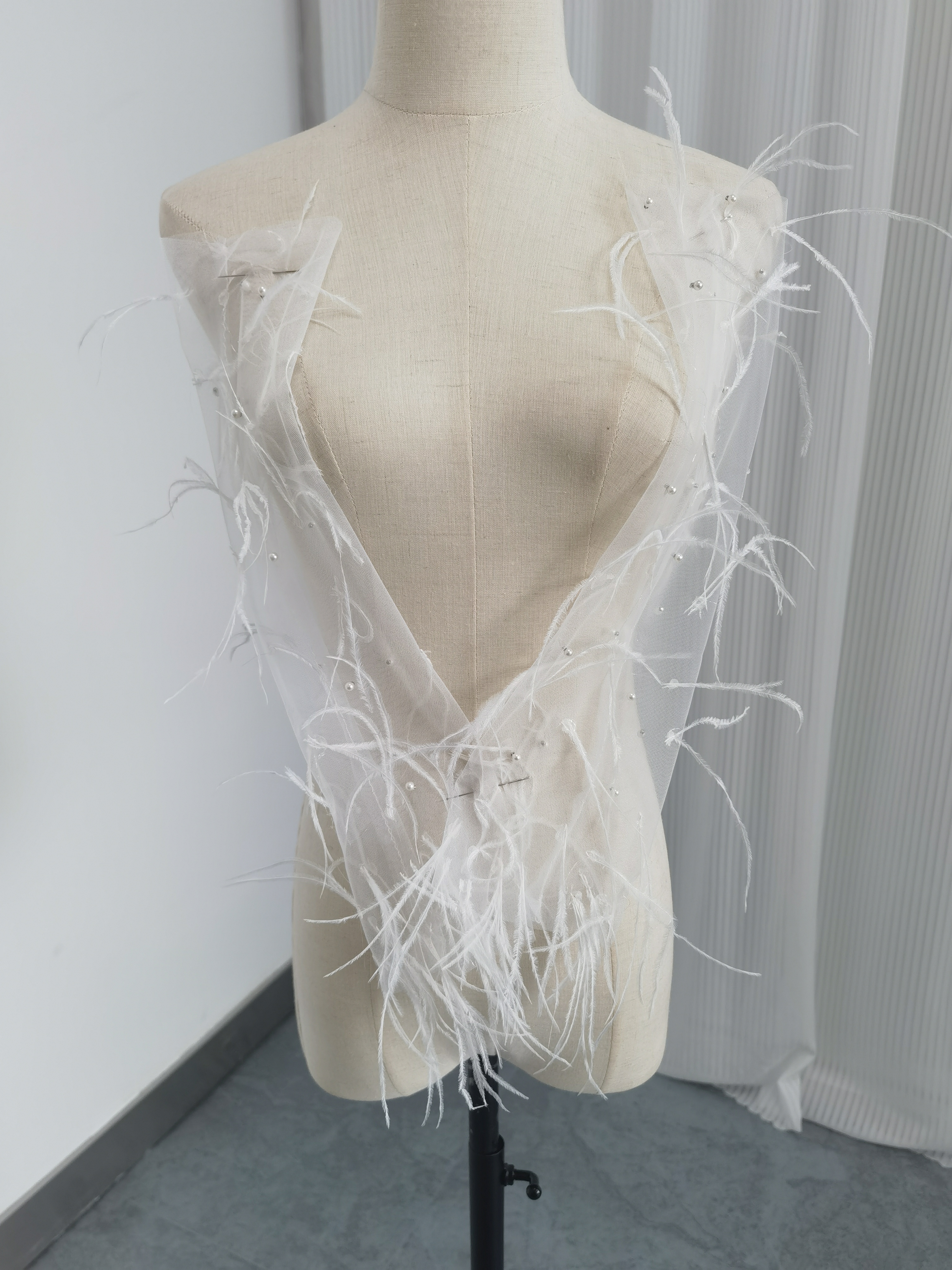 ウェディングドレスグローブ フェザー ビーズ ロングスリーブ ブライダル