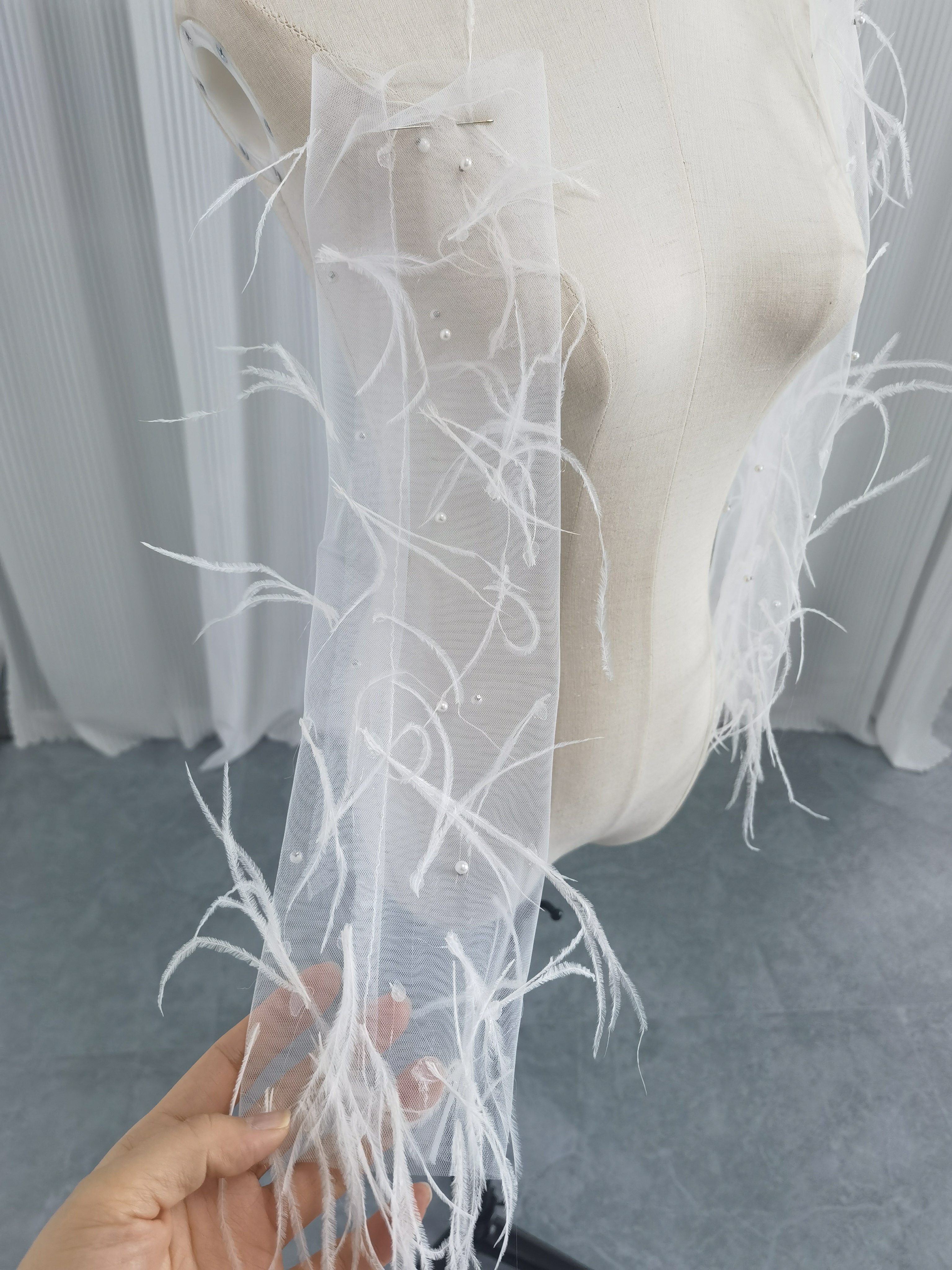 ウェディングドレスグローブ フェザー ビーズ ロングスリーブ ブライダル