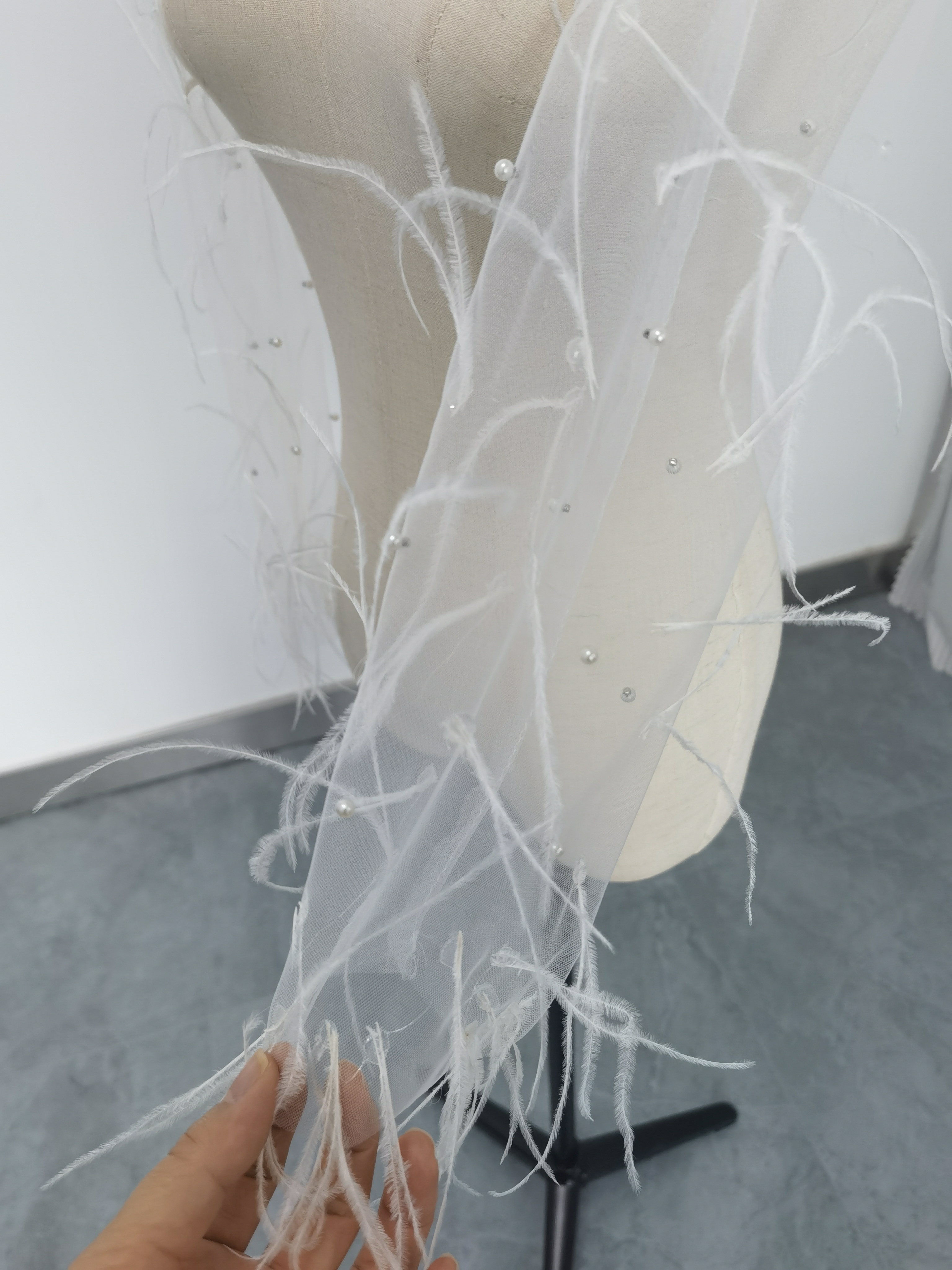 ウェディングドレスグローブ フェザー ビーズ ロングスリーブ ブライダル