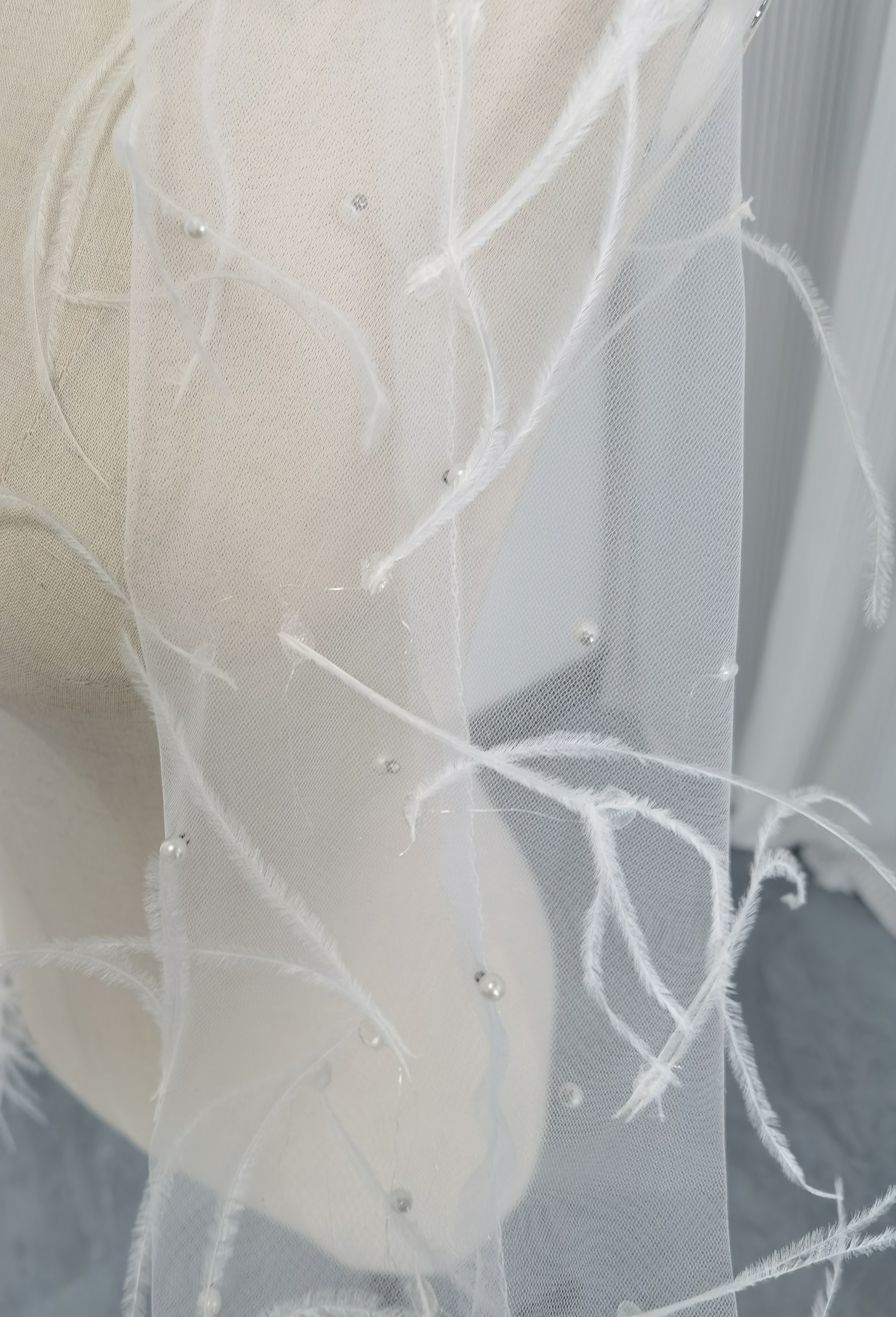 ウェディングドレスグローブ フェザー ビーズ ロングスリーブ ブライダル