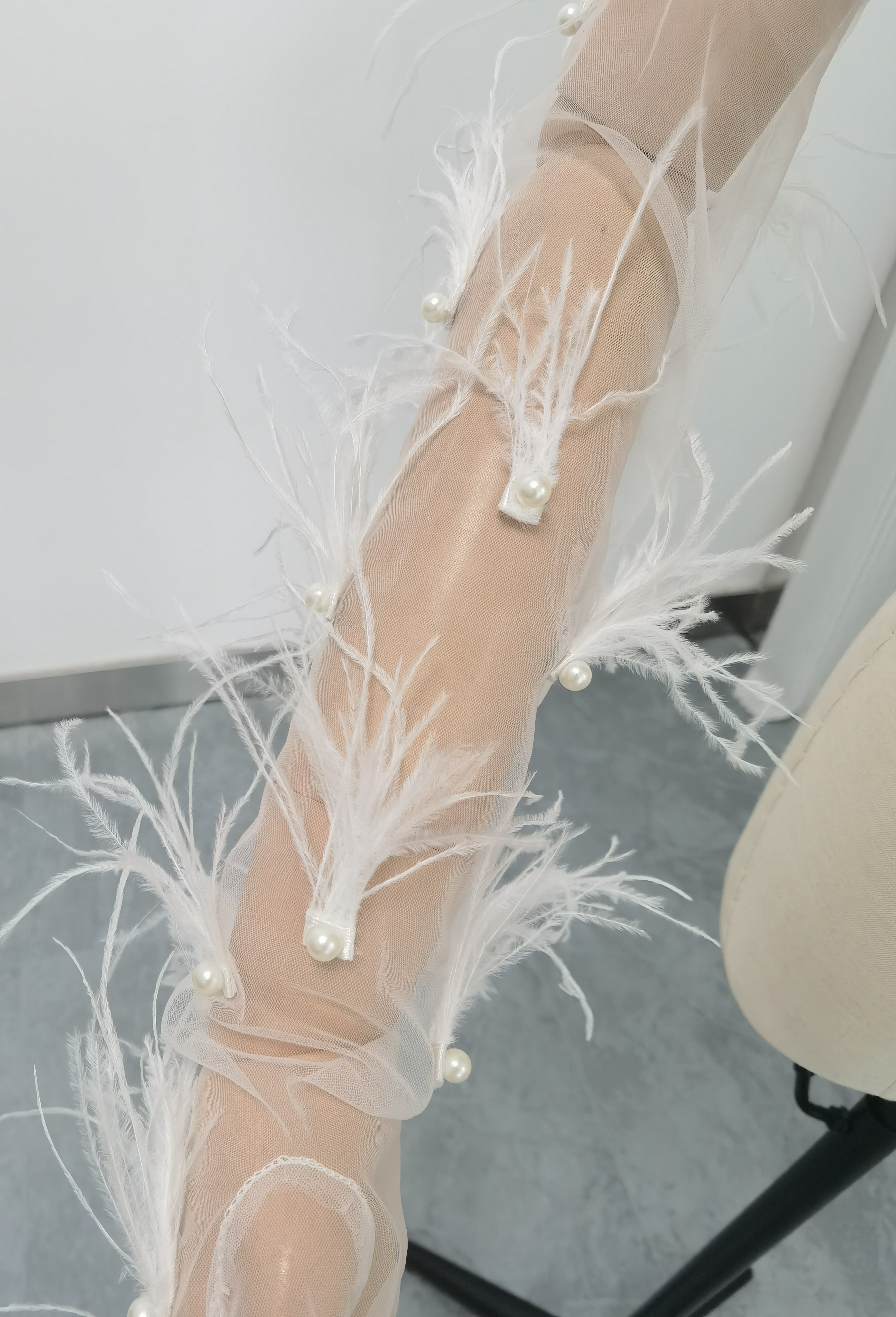 ウェディングドレス 長袖 ボレロ ハイネック フェザー くるみボタン 二次会 花嫁