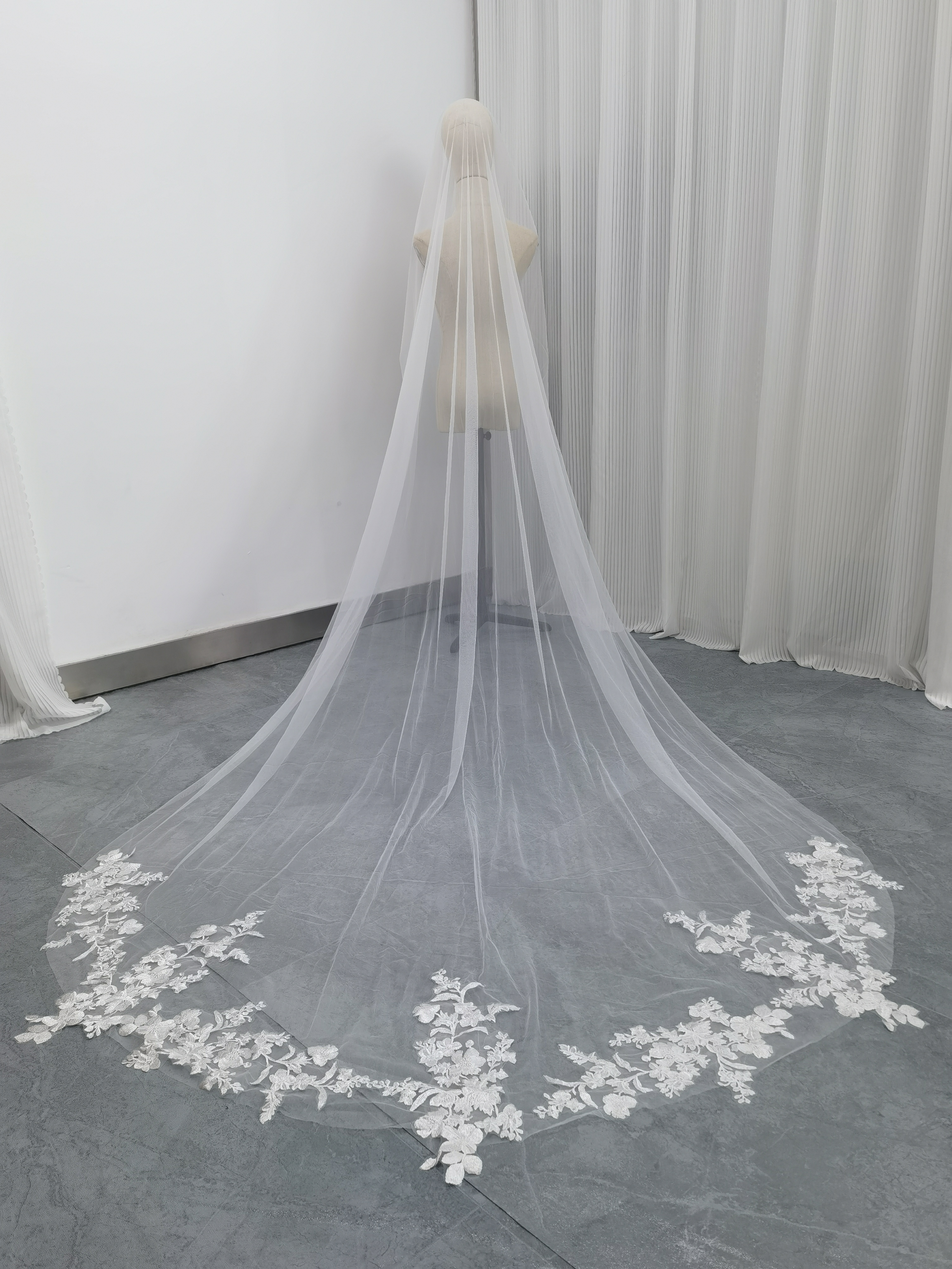 ロングベール 流れる透け花レース 披露宴/結婚式 ウェディングドレス 色直し