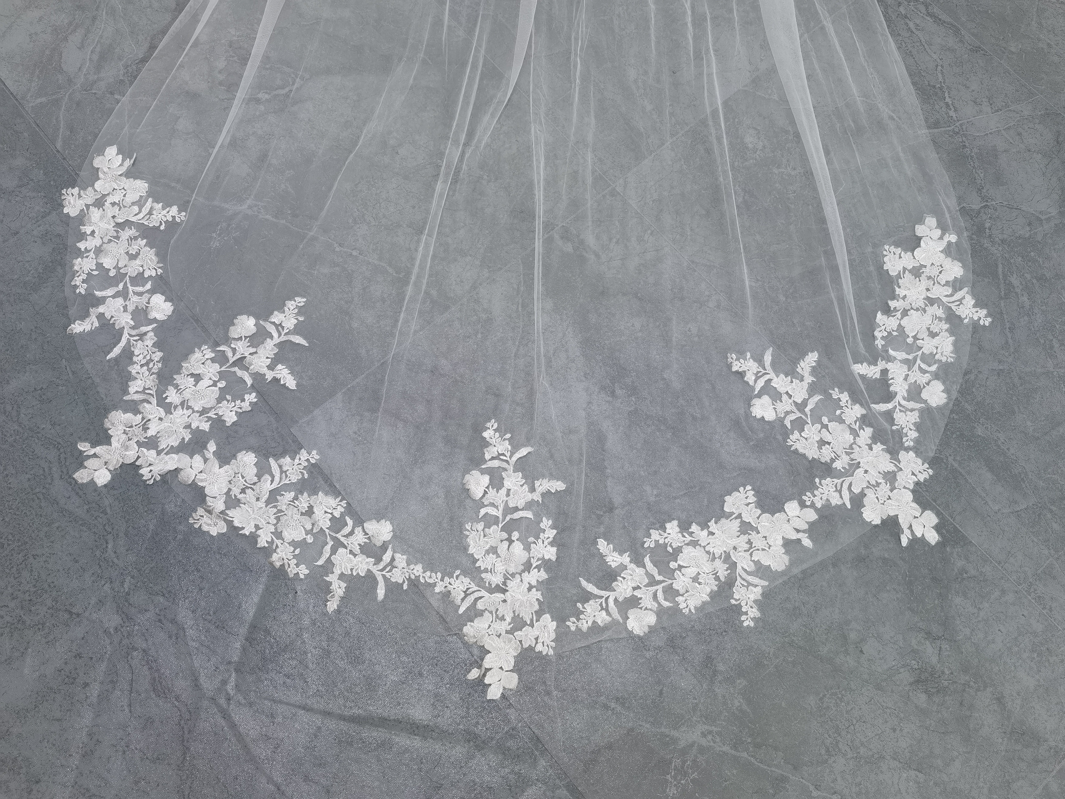 ロングベール 流れる透け花レース 披露宴/結婚式 ウェディングドレス 色直し