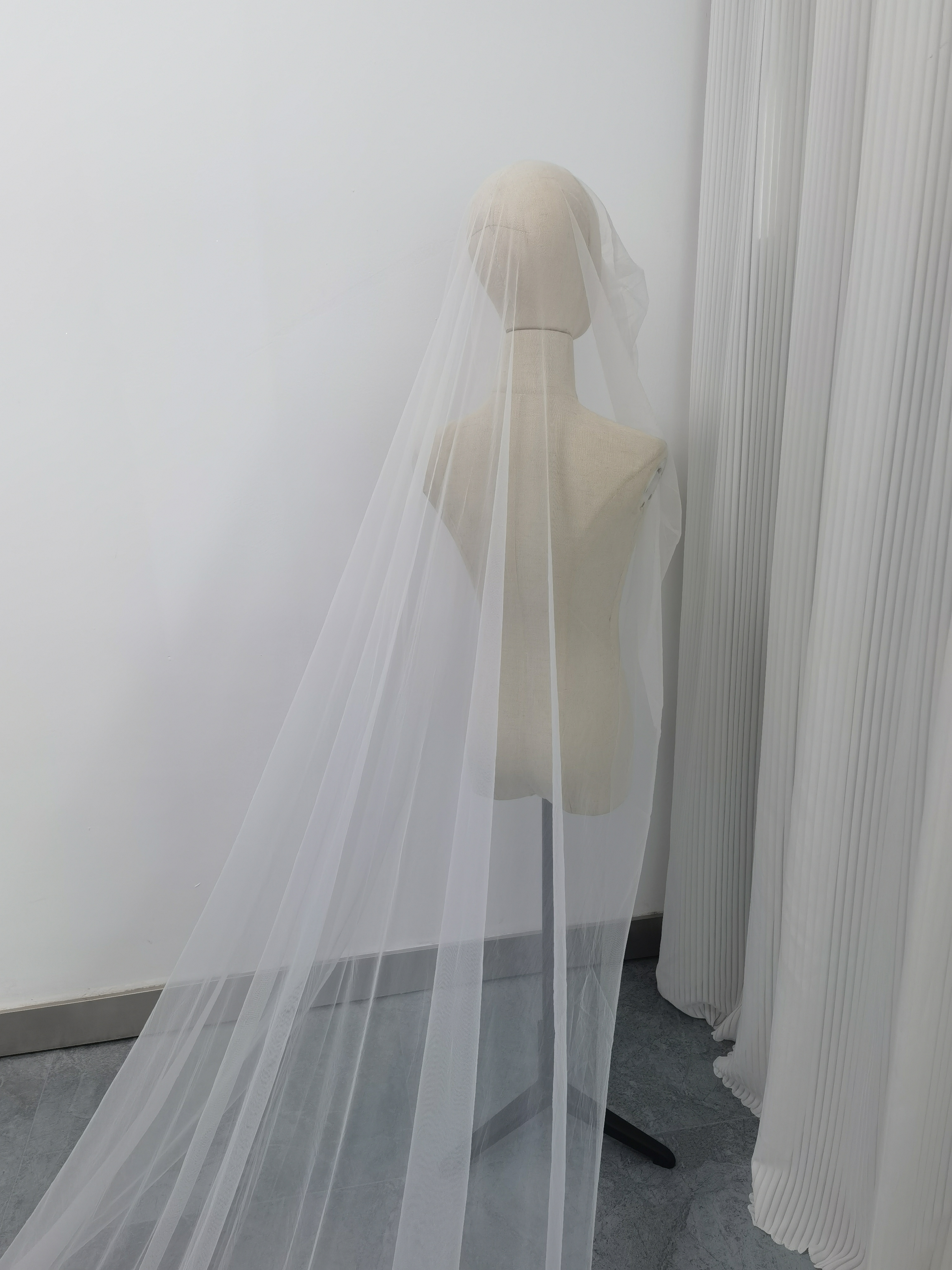 ロングベール 流れる透け花レース 披露宴/結婚式 ウェディングドレス 色直し