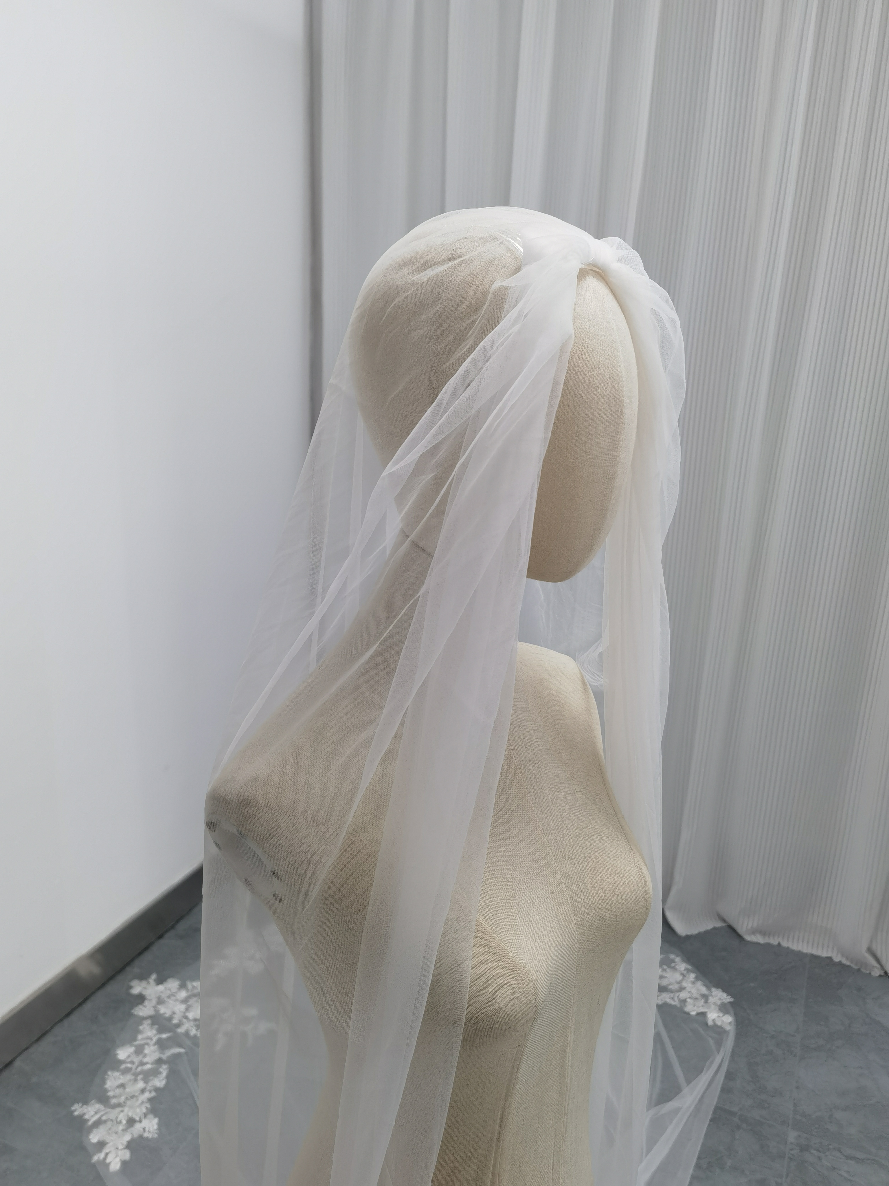 ロングベール 流れる透け花レース 披露宴/結婚式 ウェディングドレス 色直し