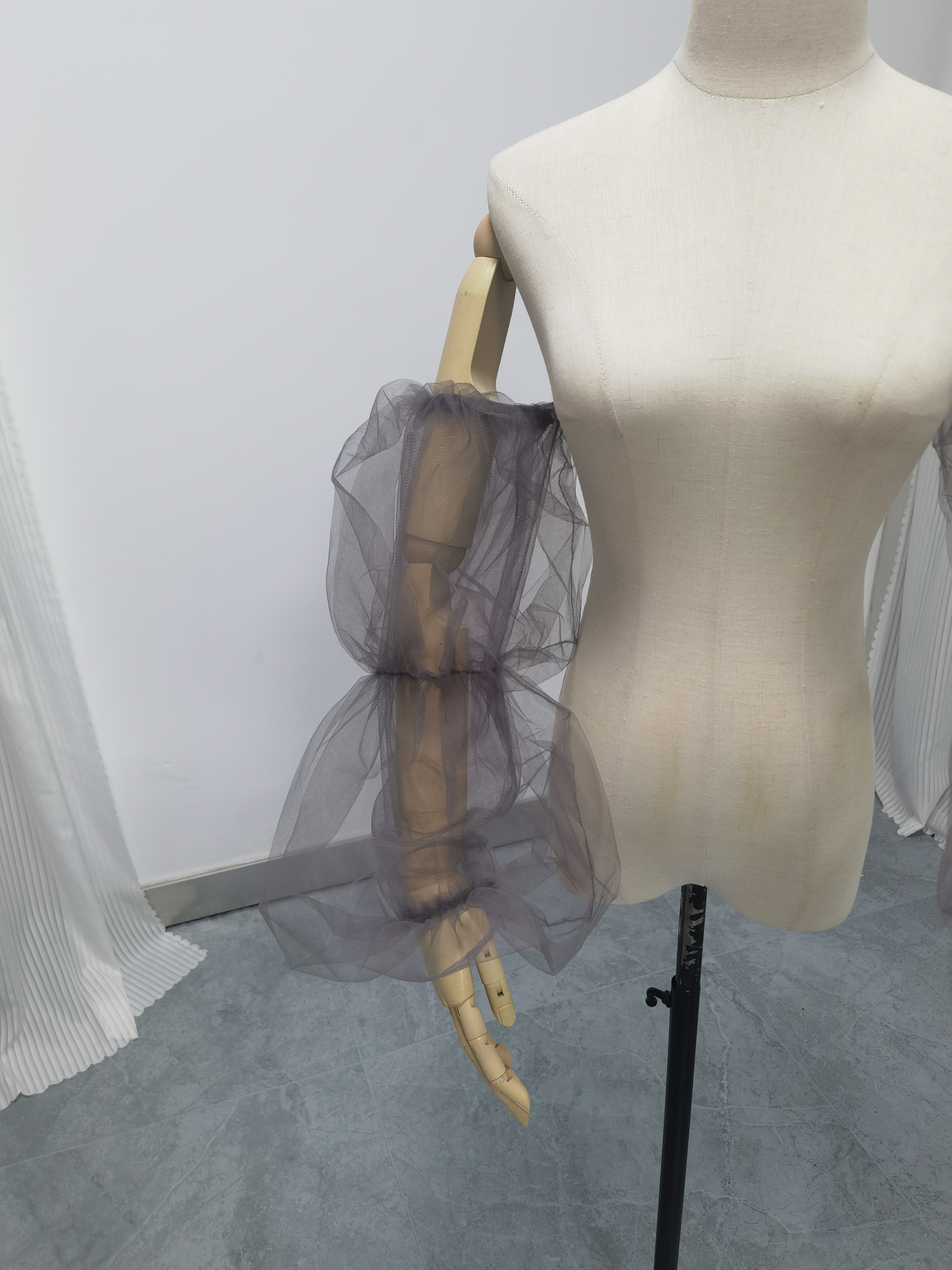 ブラック シースルー袖 ソフトチュール ストレッチ 可愛い カラードレス