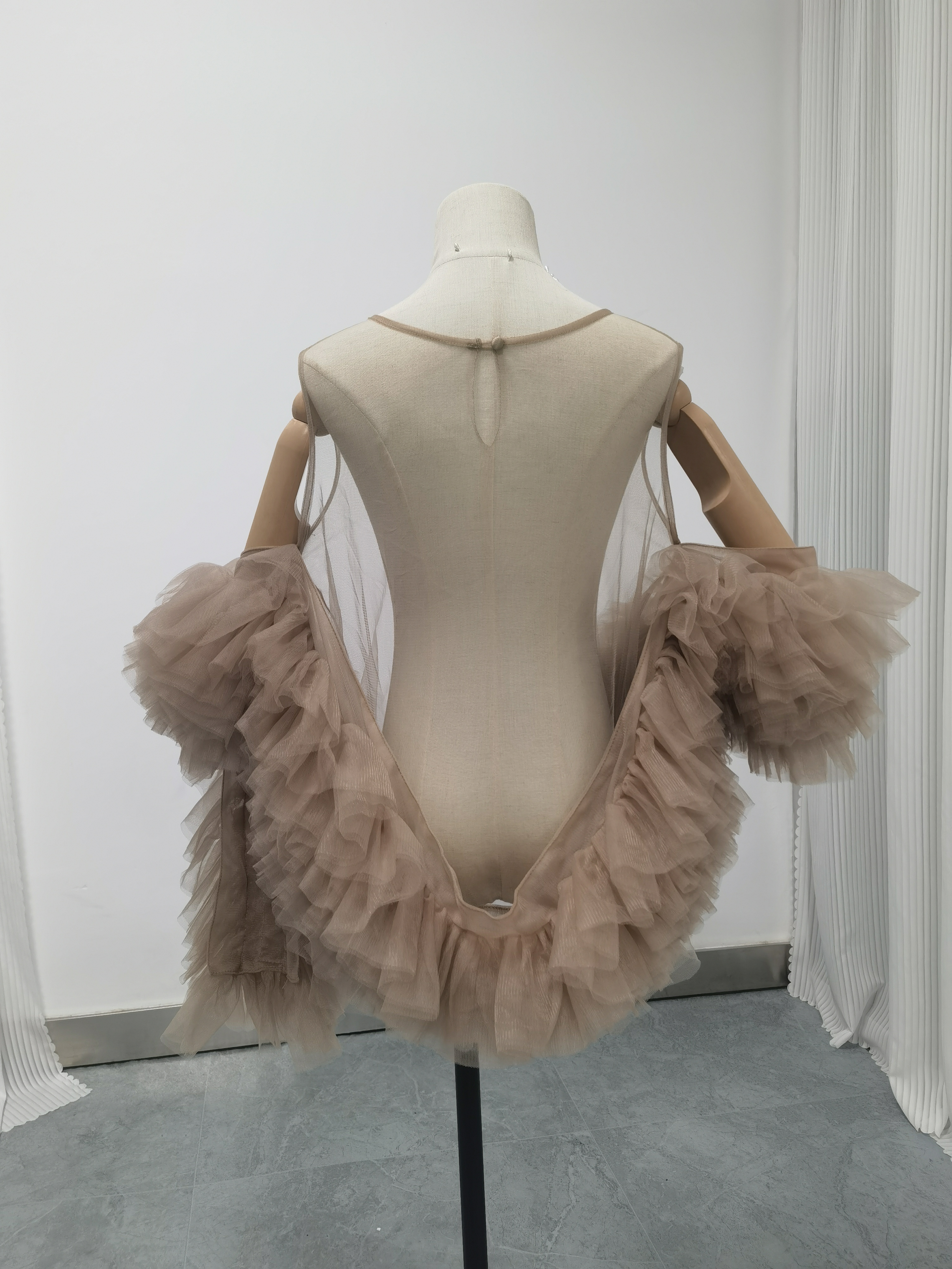 送料無料！ラッフルモチーフのチュールトップス ベージュボレロ ドレスアレンジ色オーダー可能