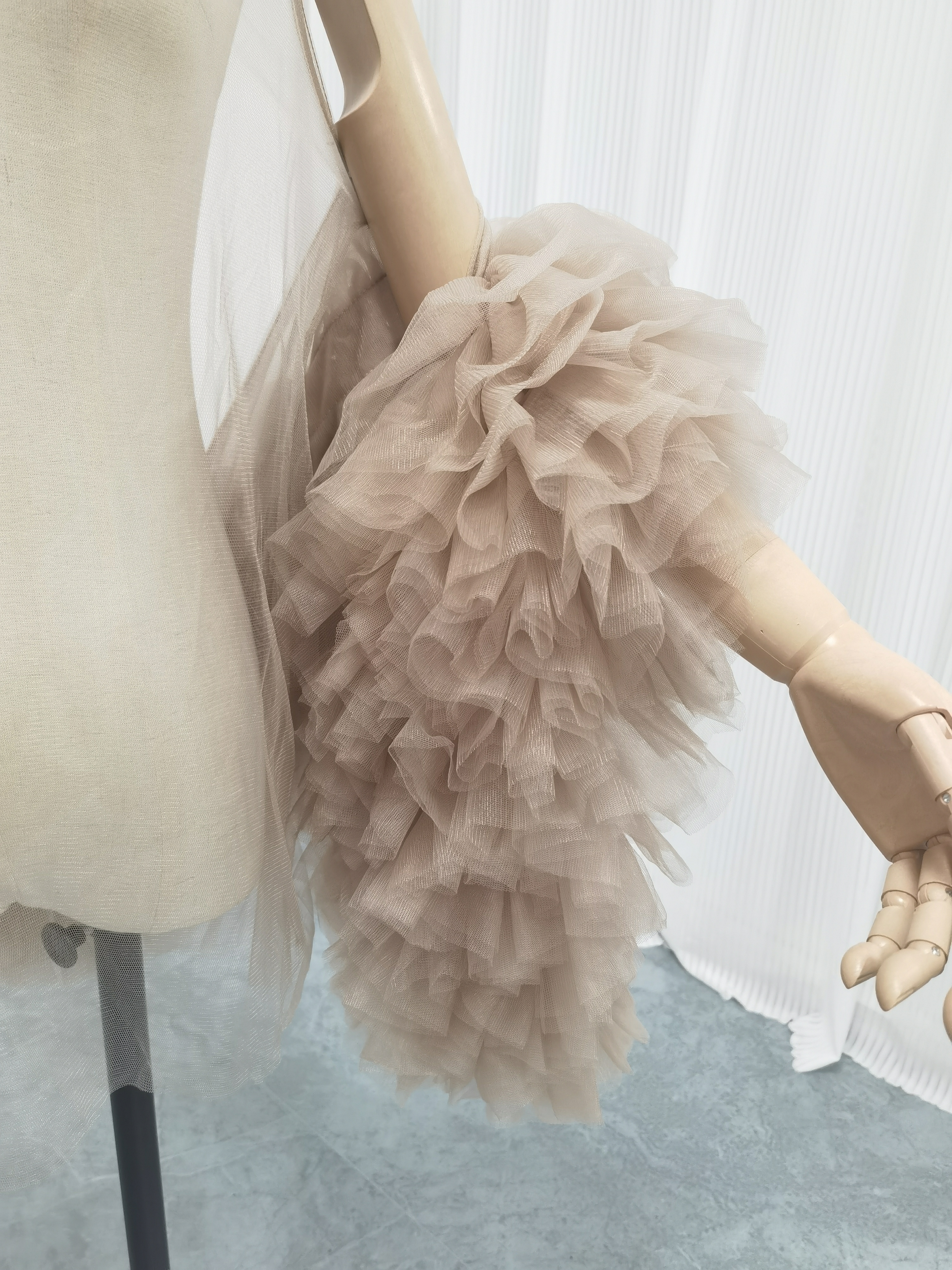 送料無料！ラッフルモチーフのチュールトップス ベージュボレロ ドレスアレンジ色オーダー可能