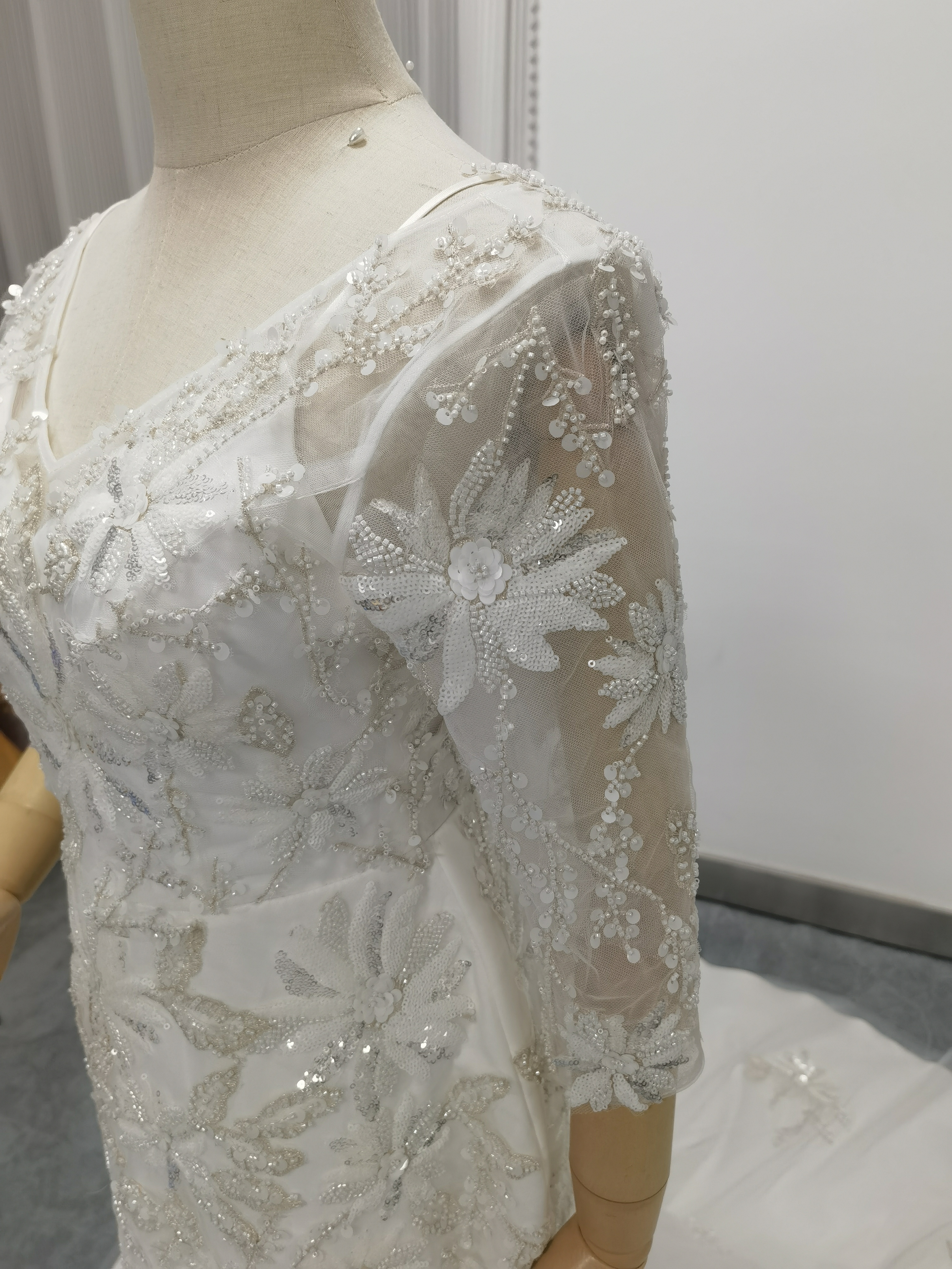 華やか ウェディングドレス キラキラ 3D立体レース刺繍 マーメイドライン 七分袖丈 披露宴/結婚式