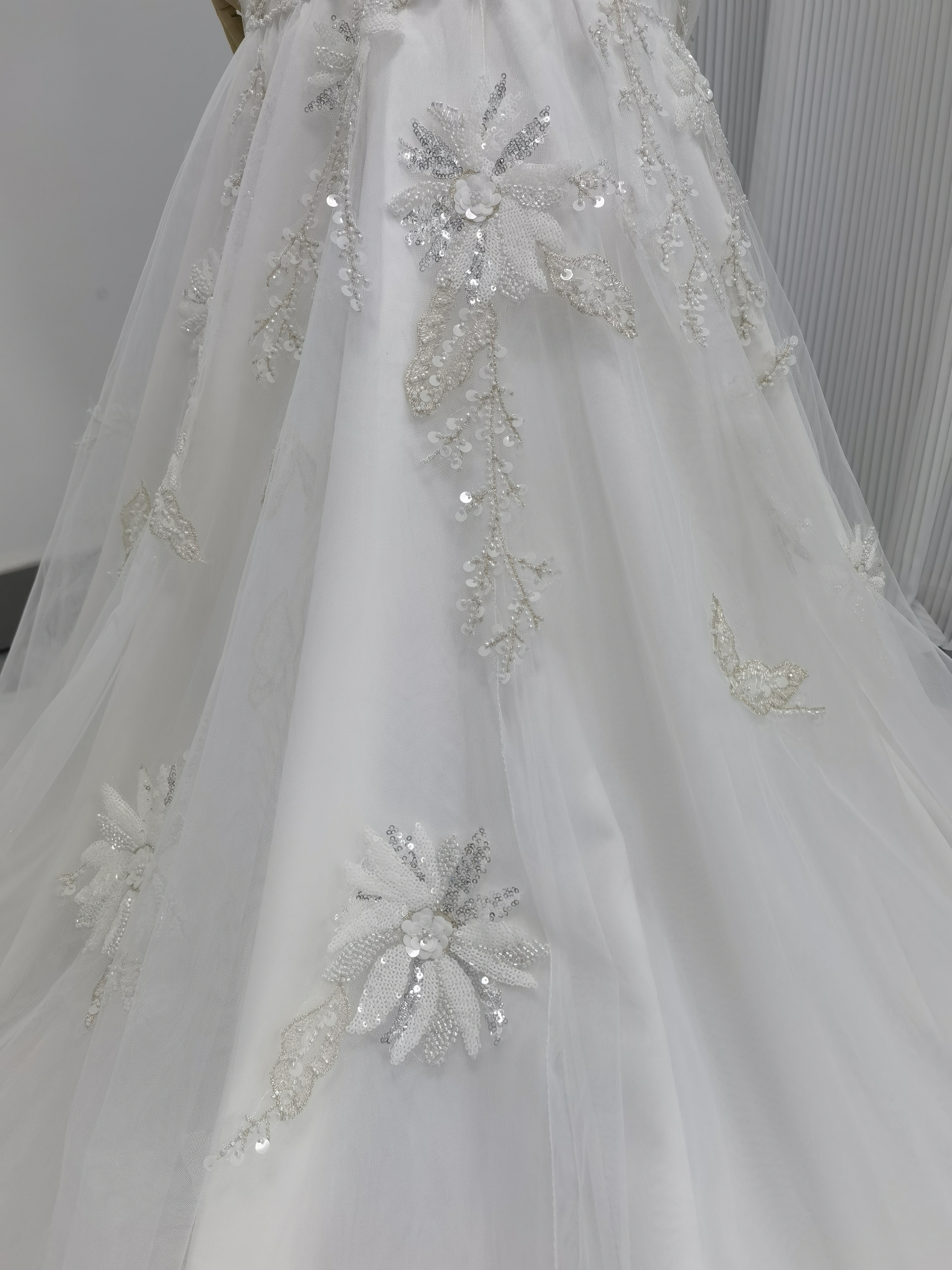 華やか ウェディングドレス キラキラ 3D立体レース刺繍 マーメイドライン 七分袖丈 披露宴/結婚式